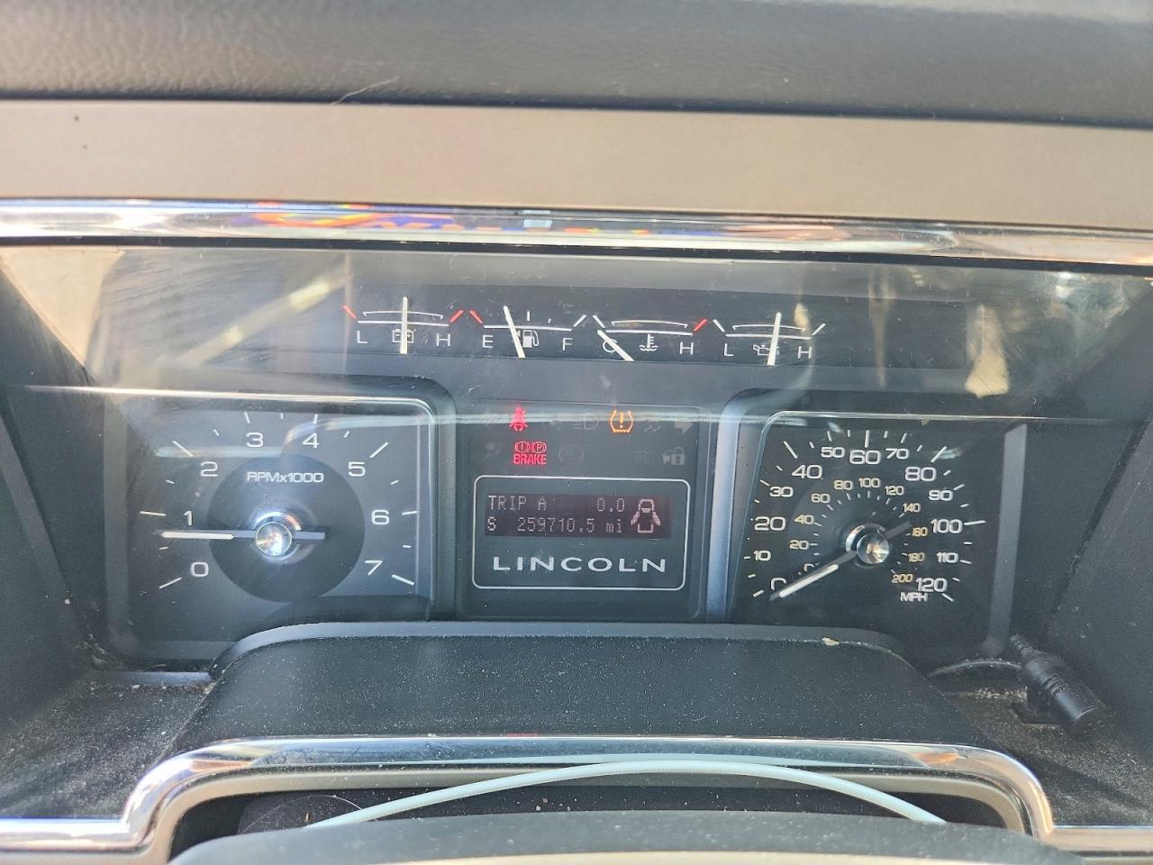 2011 Lincoln Navigator L White vin: 5LMJJ3J5XBEJ10193