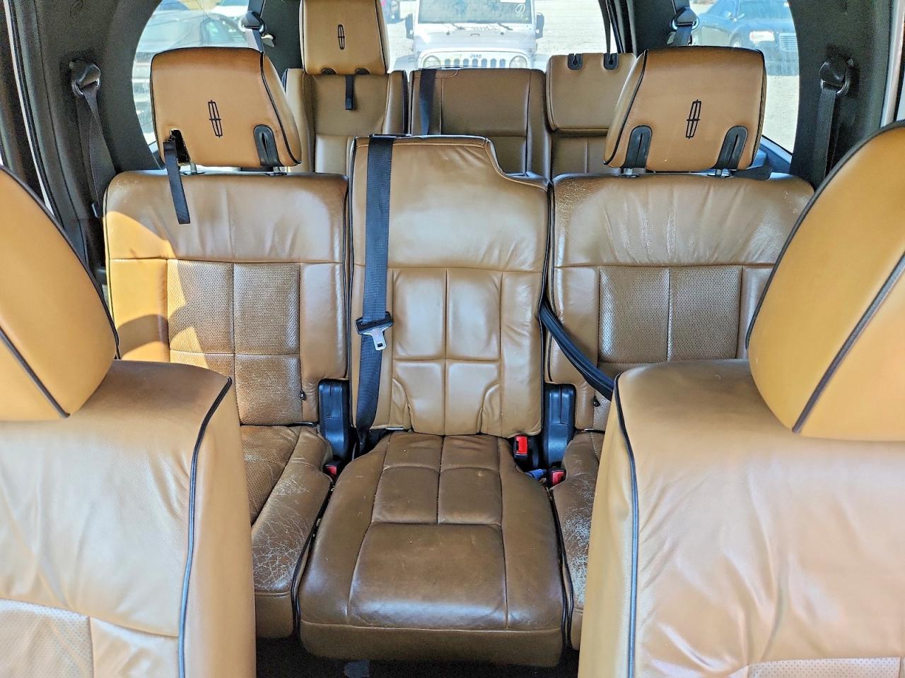 2011 Lincoln Navigator L White vin: 5LMJJ3J5XBEJ10193