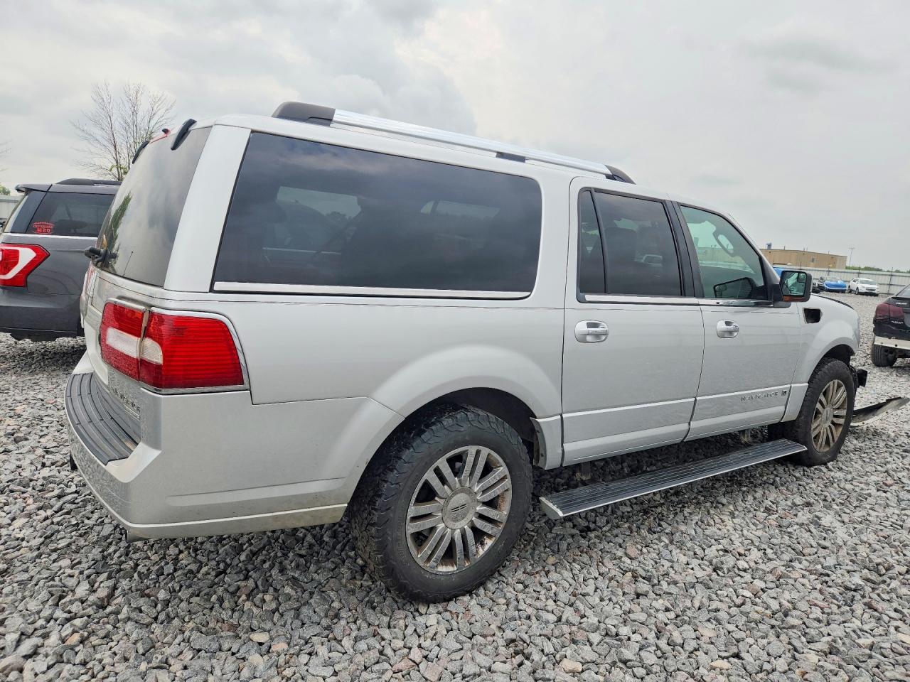 2014 Lincoln Navigator L Silver vin: 5LMJJ3J5XEEL03030