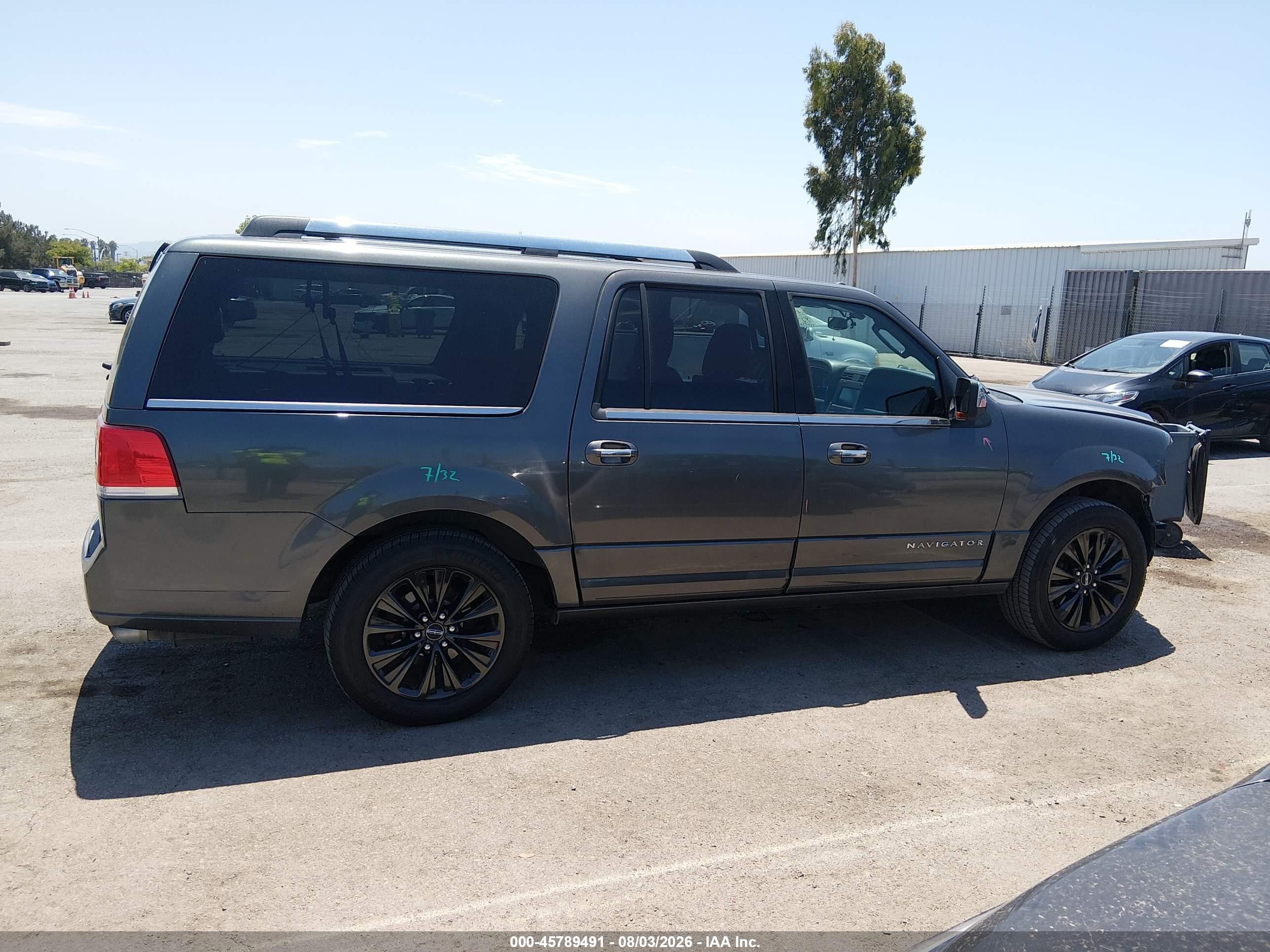 2015 Lincoln Navigator L   Gray vin: 5LMJJ3JT0FEJ03175