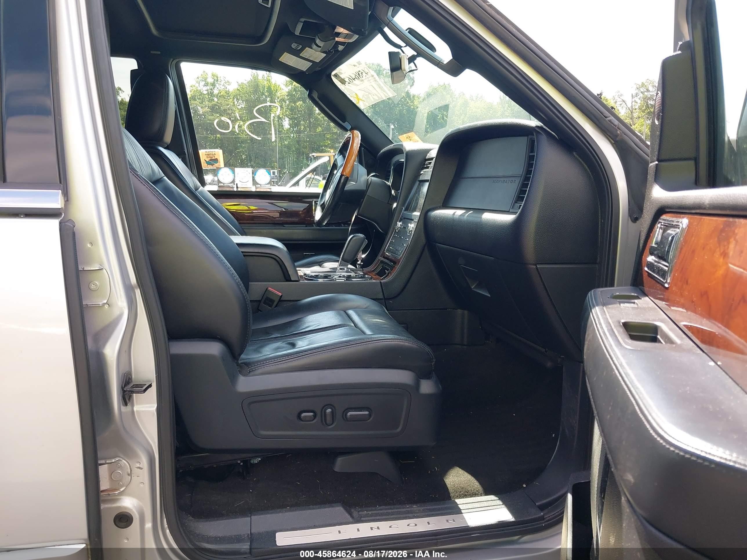 2015 Lincoln Navigator L   Silver vin: 5LMJJ3JT0FEJ10501