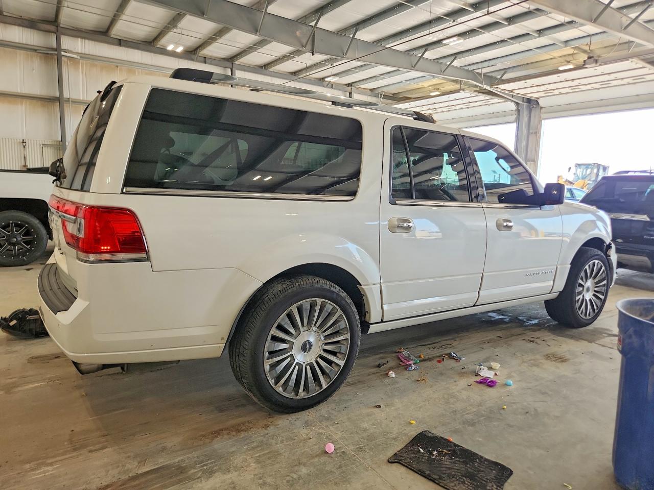 2015 Lincoln Navigator L White vin: 5LMJJ3JT0FEJ12412