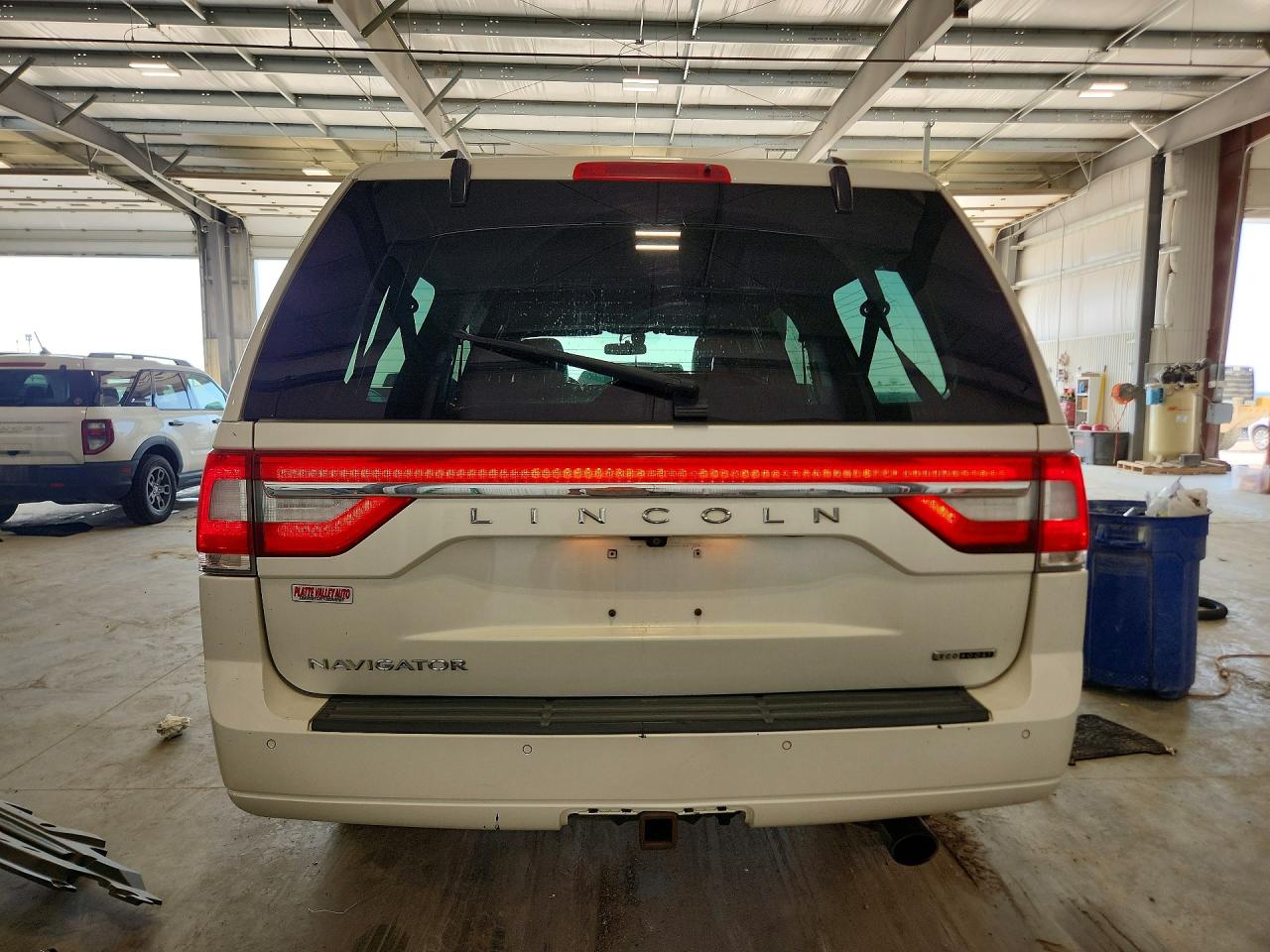 2015 Lincoln Navigator L White vin: 5LMJJ3JT0FEJ12412