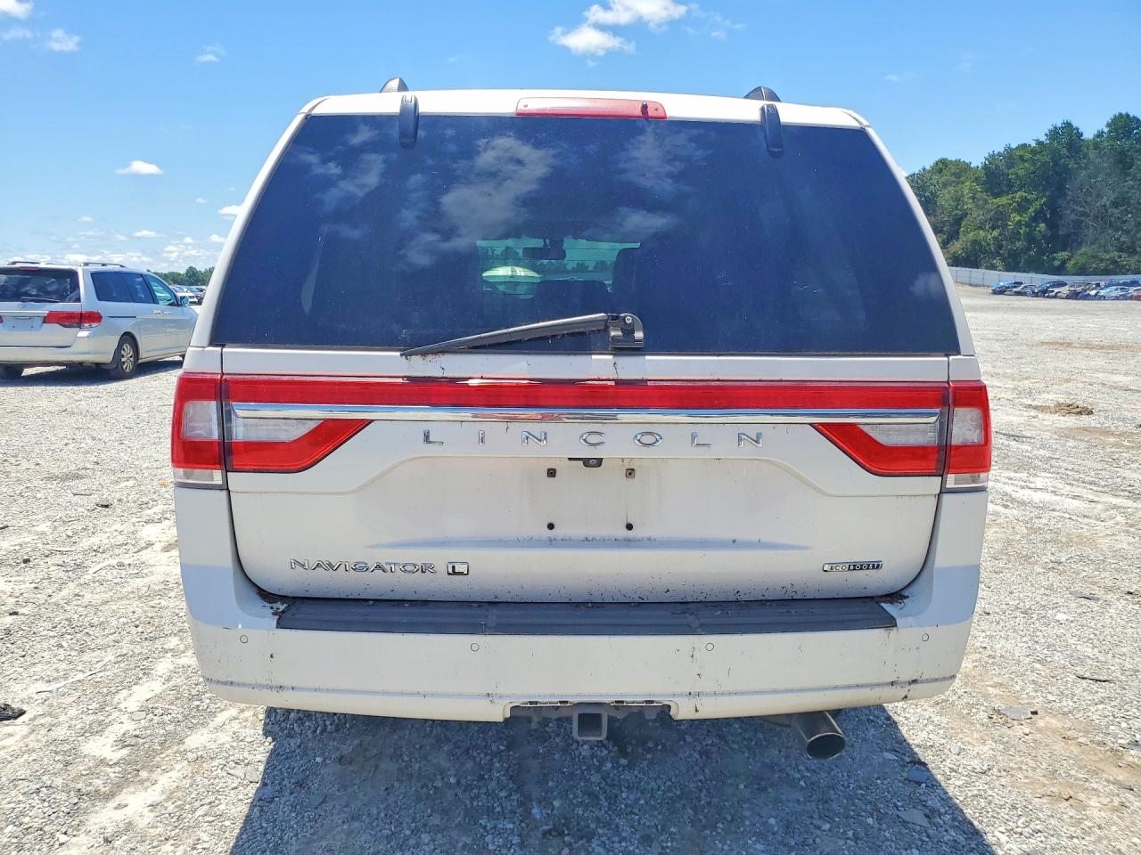 2015 Lincoln Navigator L White vin: 5LMJJ3JT1FEJ14136