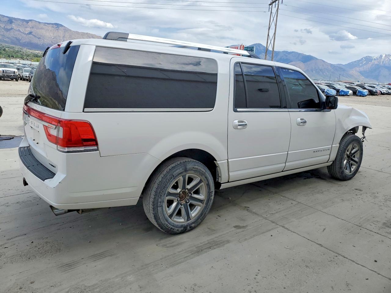 2015 Lincoln Navigator L White vin: 5LMJJ3JT4FEJ08752