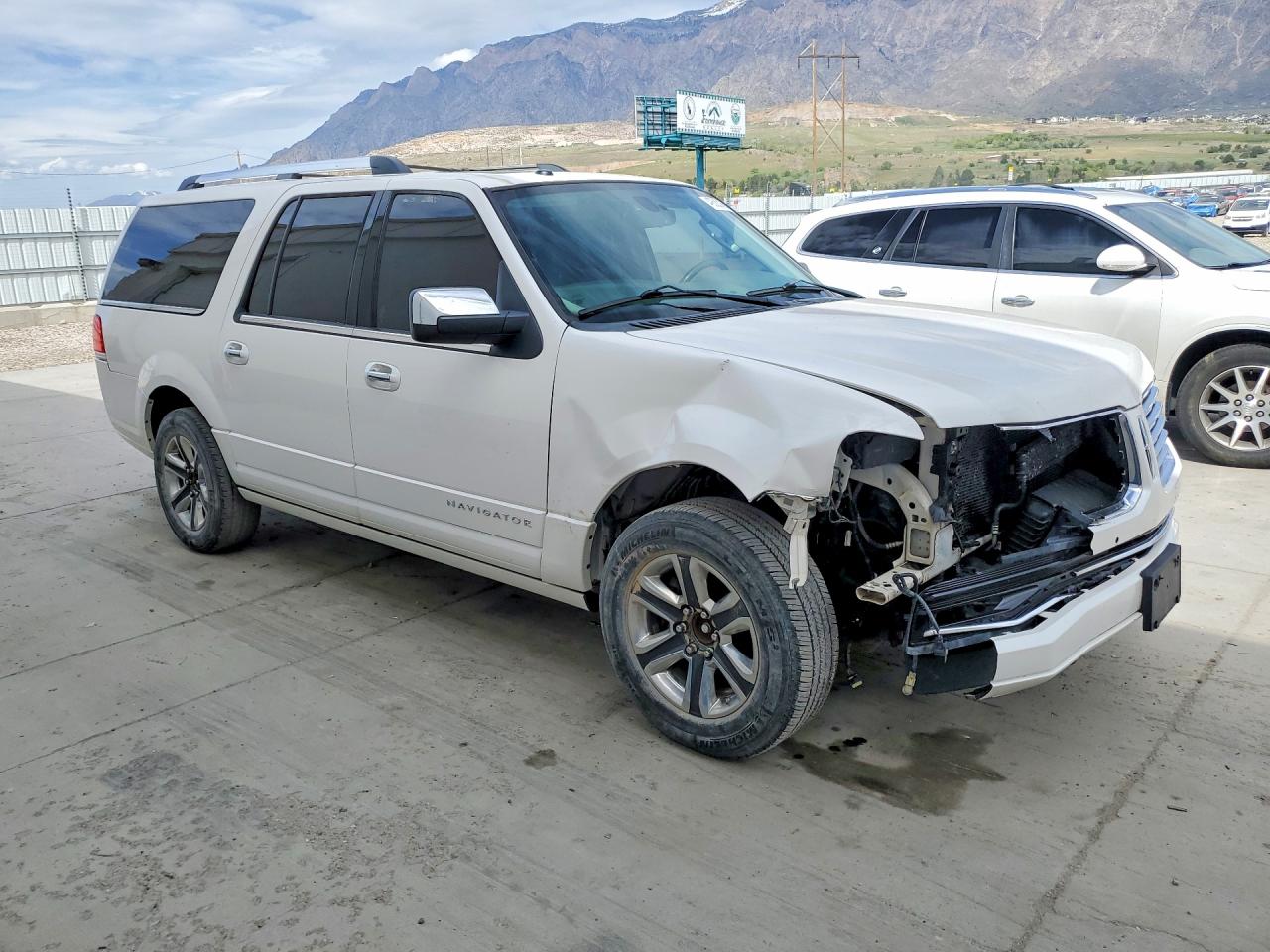 2015 Lincoln Navigator L White vin: 5LMJJ3JT4FEJ08752