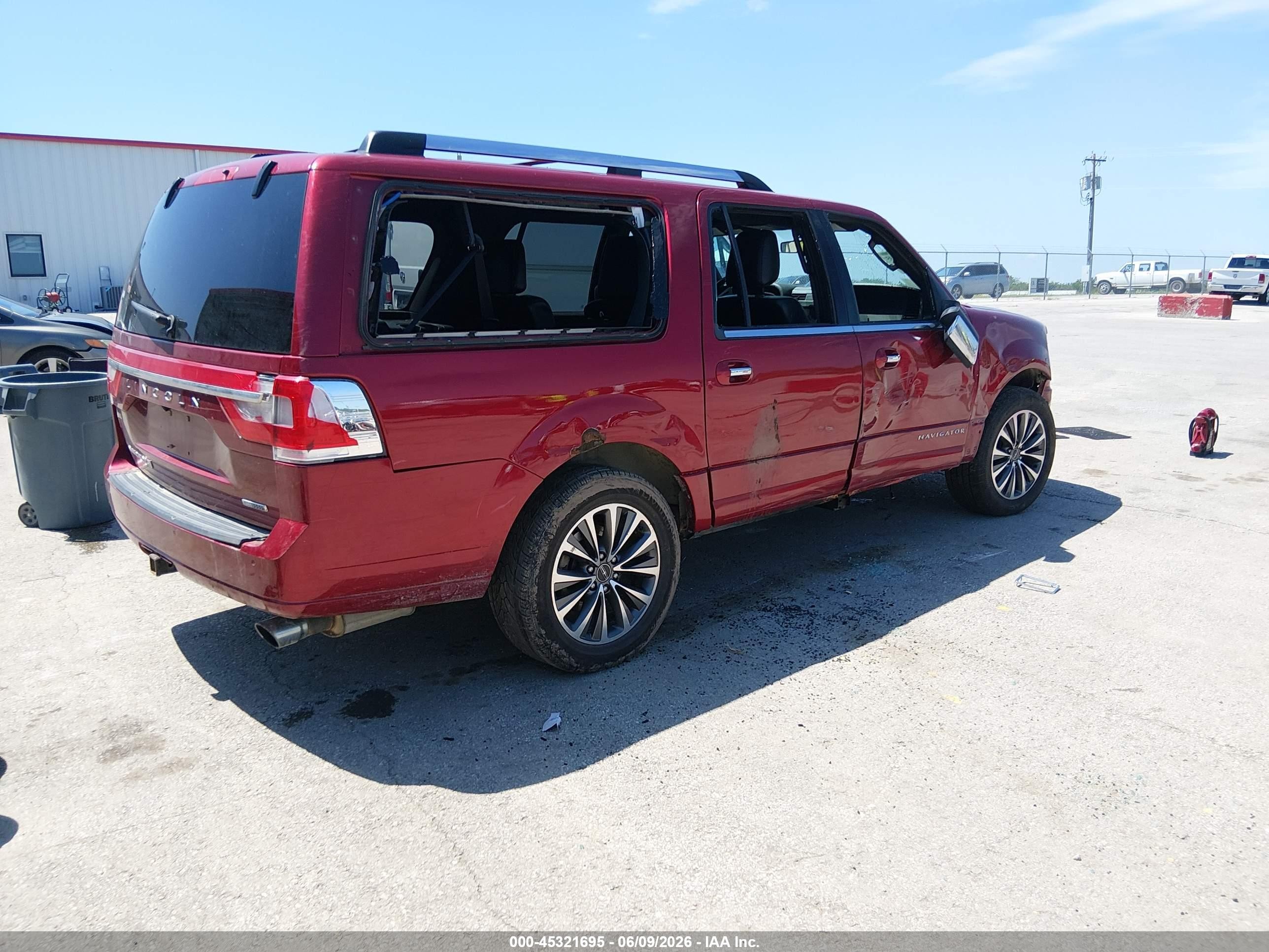 2015 Lincoln Navigator L   Red vin: 5LMJJ3JT5FEJ00272