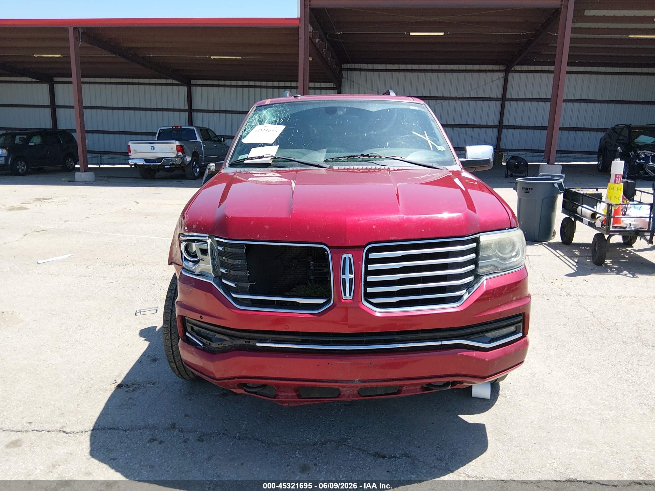 2015 Lincoln Navigator L   Red vin: 5LMJJ3JT5FEJ00272