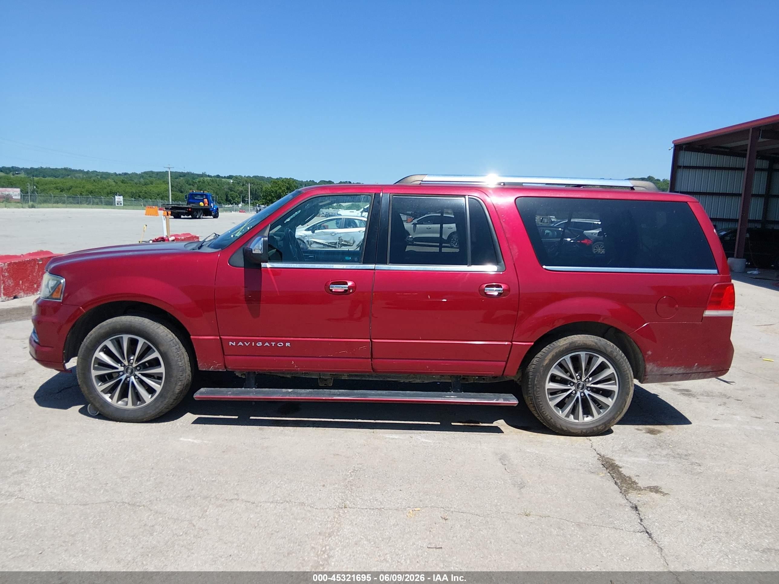 2015 Lincoln Navigator L   Red vin: 5LMJJ3JT5FEJ00272