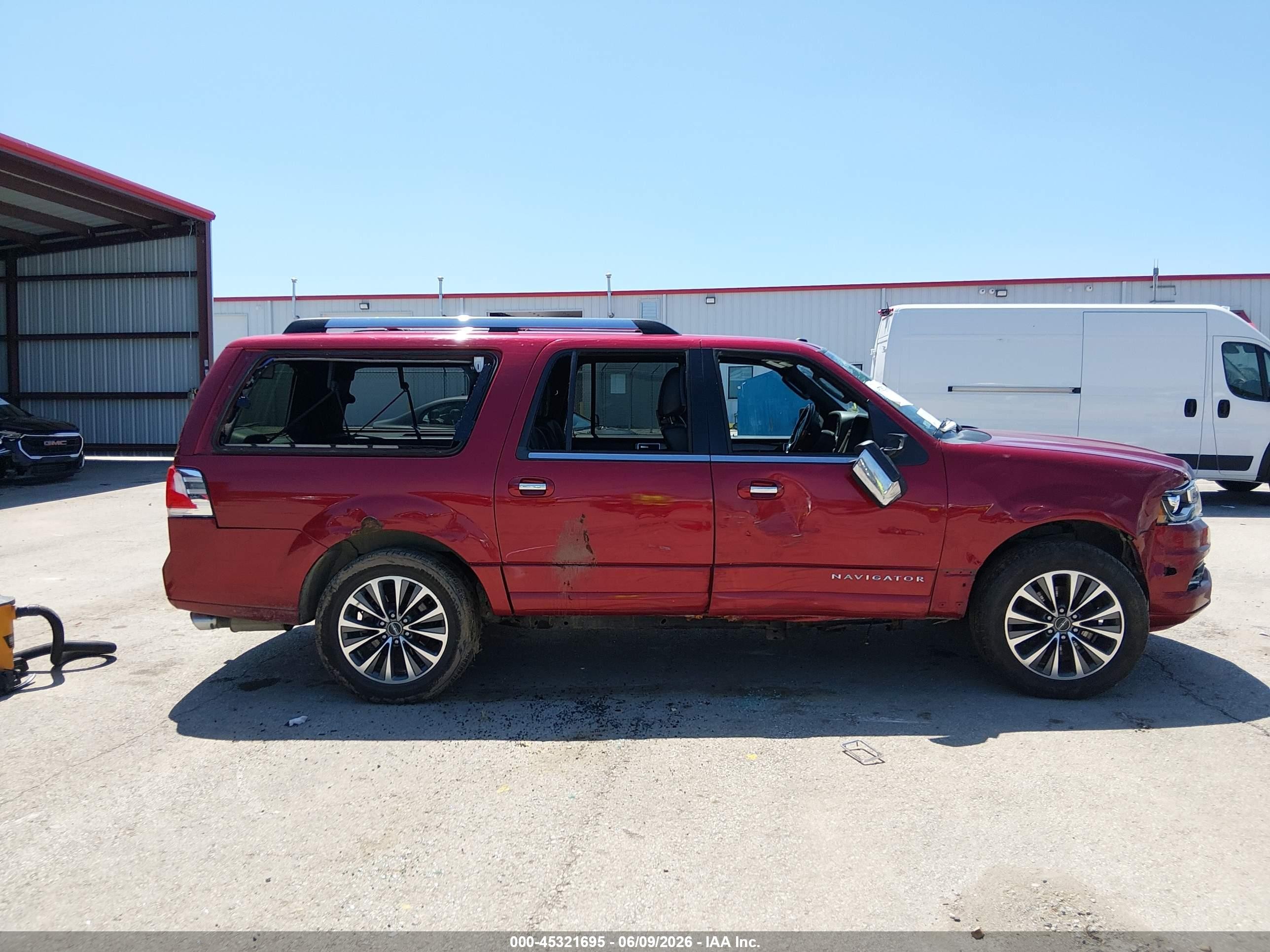 2015 Lincoln Navigator L   Red vin: 5LMJJ3JT5FEJ00272