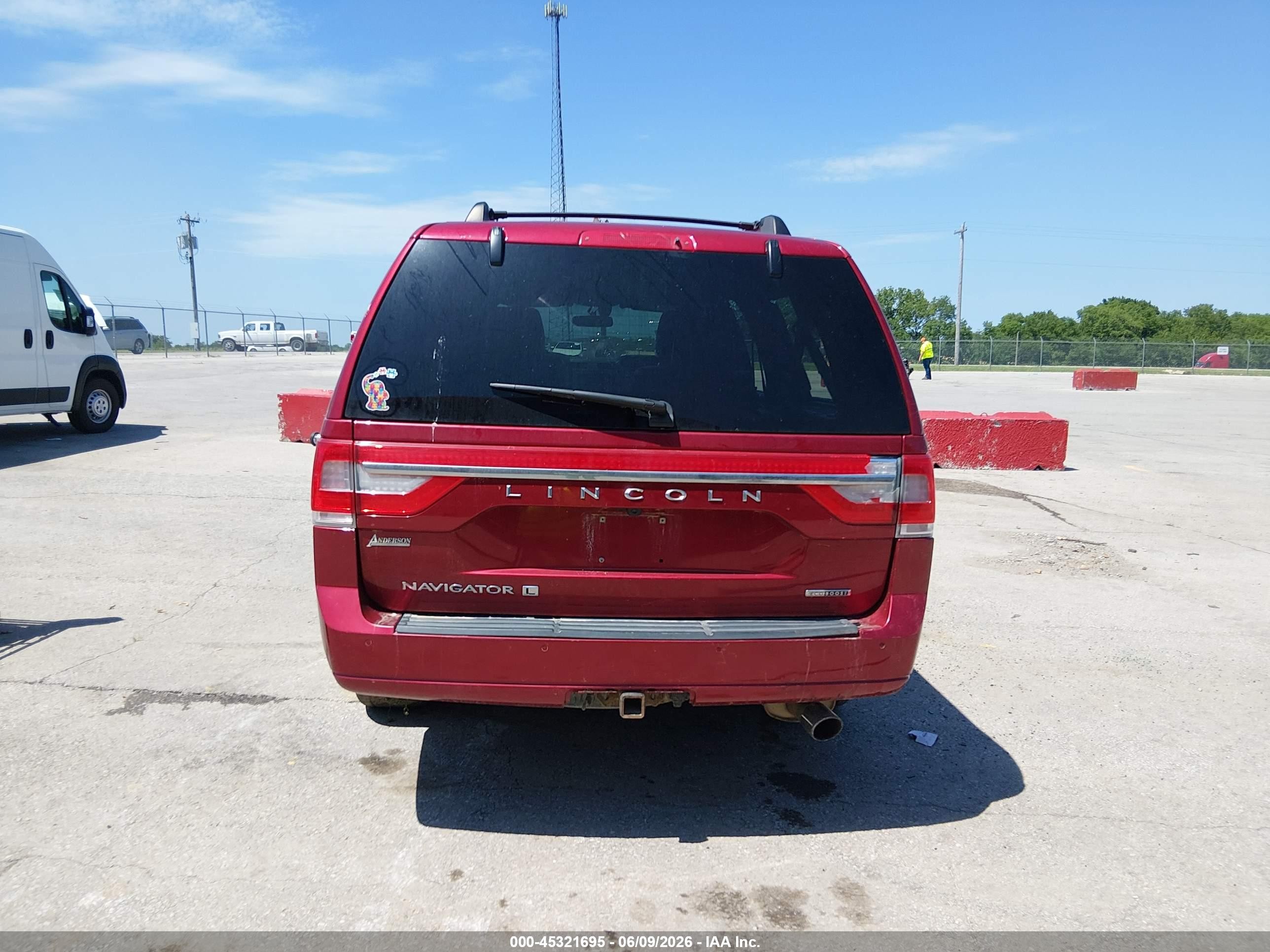 2015 Lincoln Navigator L   Red vin: 5LMJJ3JT5FEJ00272