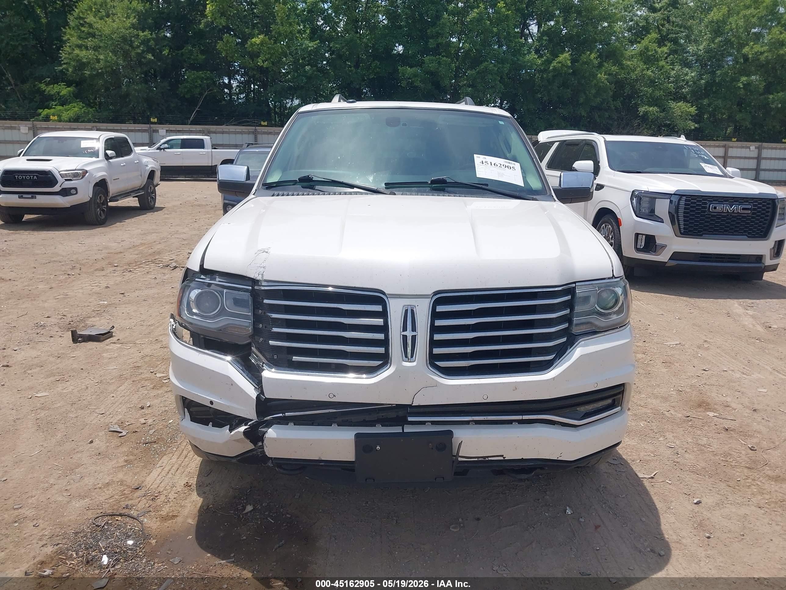 2015 Lincoln Navigator L   White vin: 5LMJJ3JT7FEJ13539