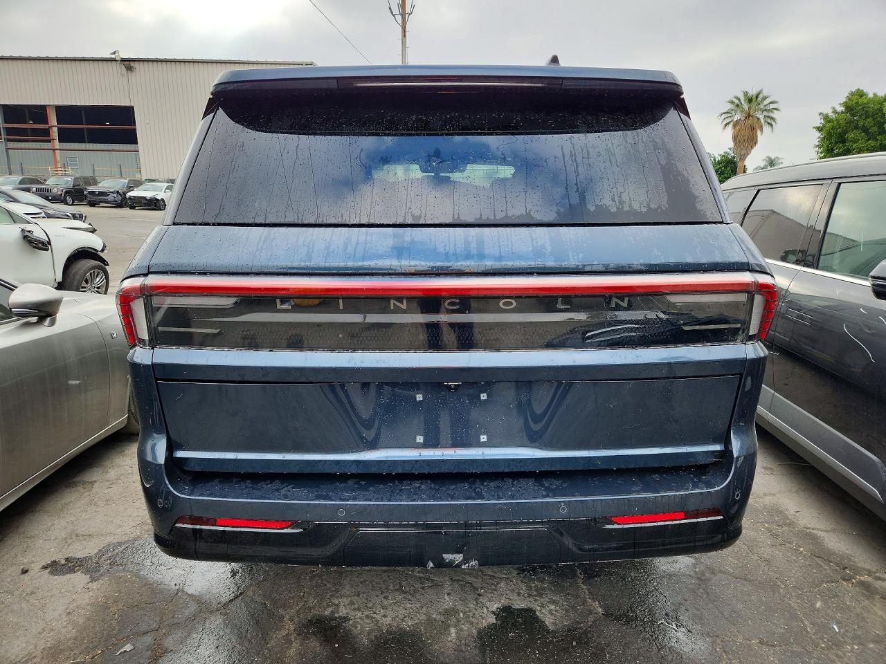 2025 Lincoln Navigator L Reserve Blue vin: 5LMJJ3LG6SEL06176