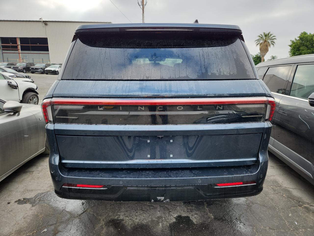 2025 Lincoln Navigator L Reserve Blue vin: 5LMJJ3LG6SEL06176 Damage: Rear Bumper, Multiple Scratches Light, 4