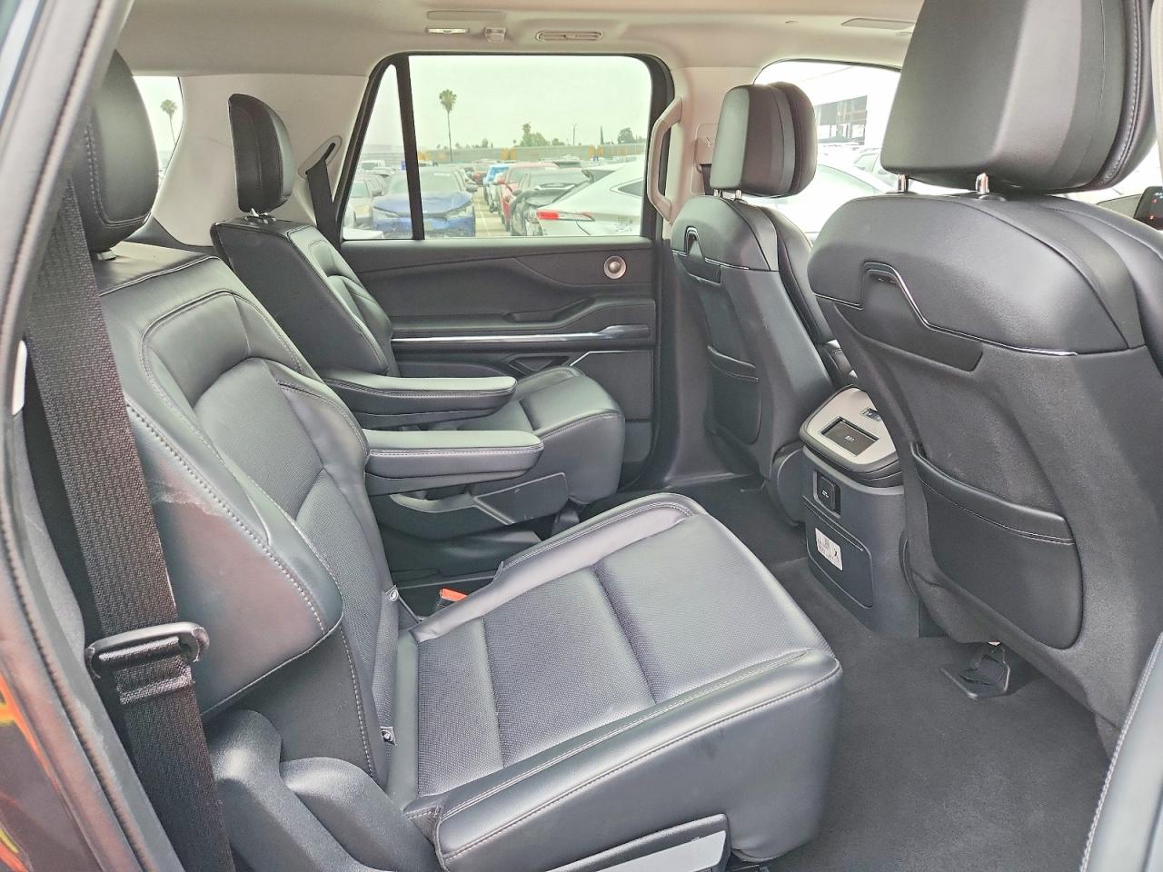 2025 Lincoln Navigator L Reserve Blue vin: 5LMJJ3LG6SEL06176