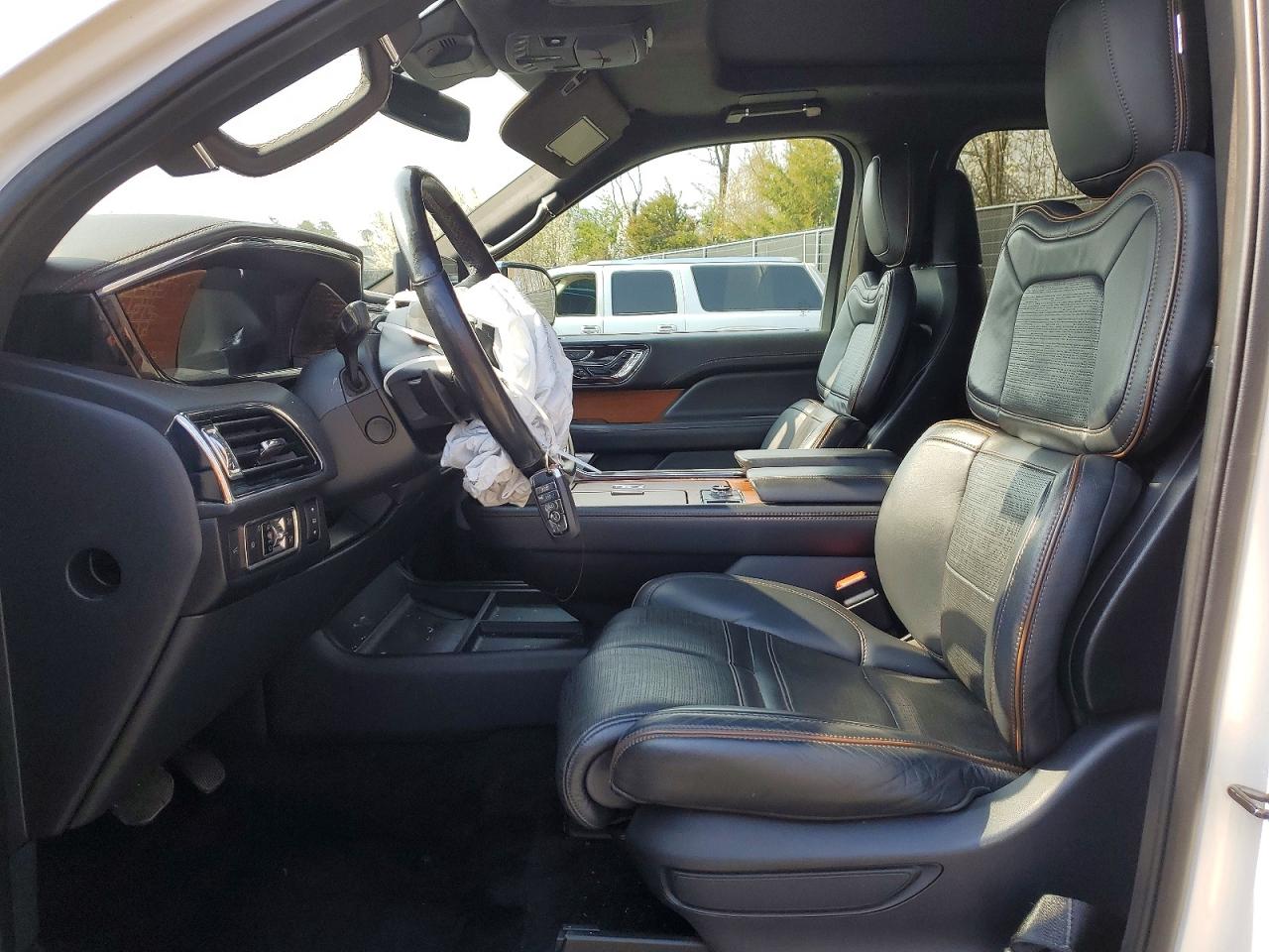 2022 Lincoln Navigator L Black Label White vin: 5LMJJ3TT2NEL08413