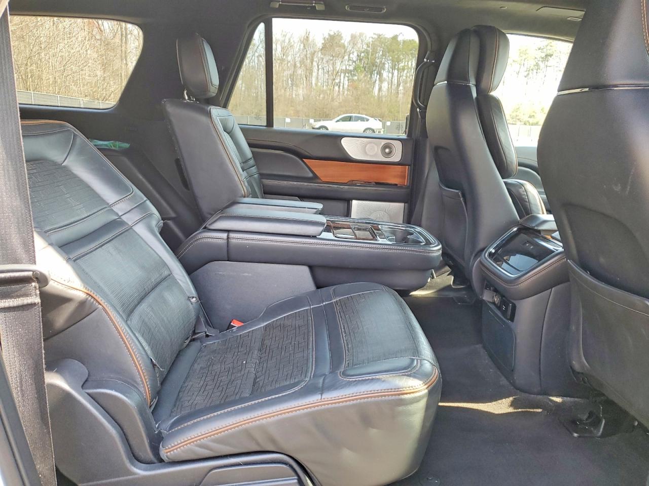 2022 Lincoln Navigator L Black Label White vin: 5LMJJ3TT2NEL08413