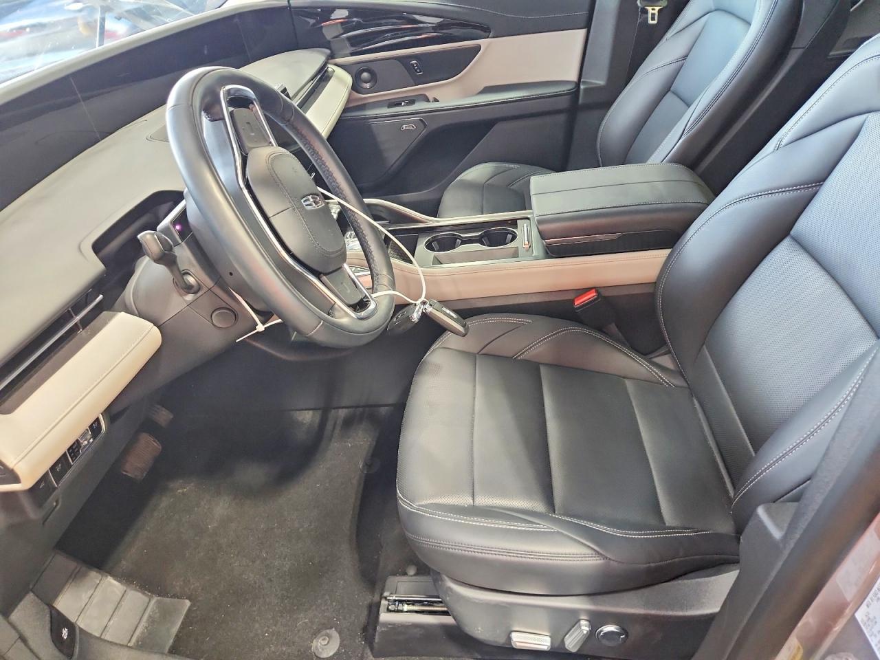 2025 Lincoln Nautilus Premiere Серебряный vin: 5LMPJ8JA6SJ964688
