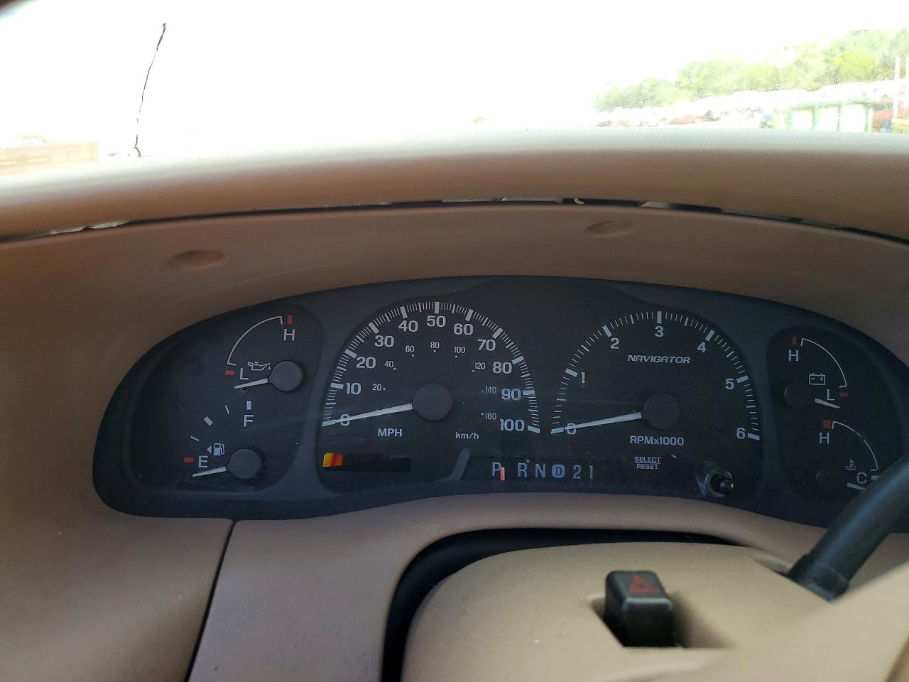 1999 Lincoln Navigator White vin: 5LMPU28A5XLJ34855