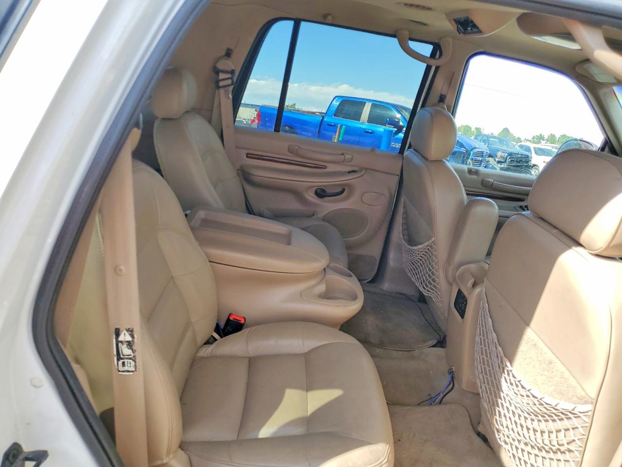 1999 Lincoln Navigator White vin: 5LMPU28A5XLJ34855