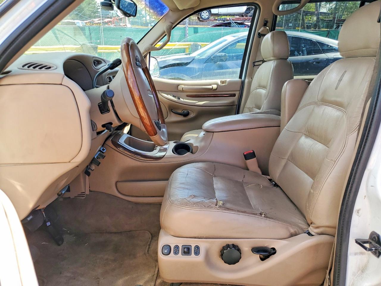 1999 Lincoln Navigator White vin: 5LMPU28A5XLJ34855