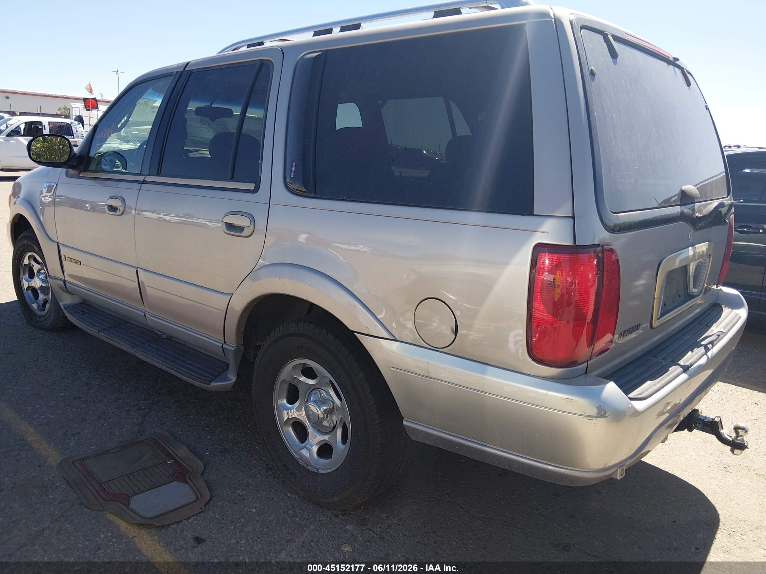 2000 Lincoln Navigator   Gold vin: 5LMPU28A5YLJ11271
