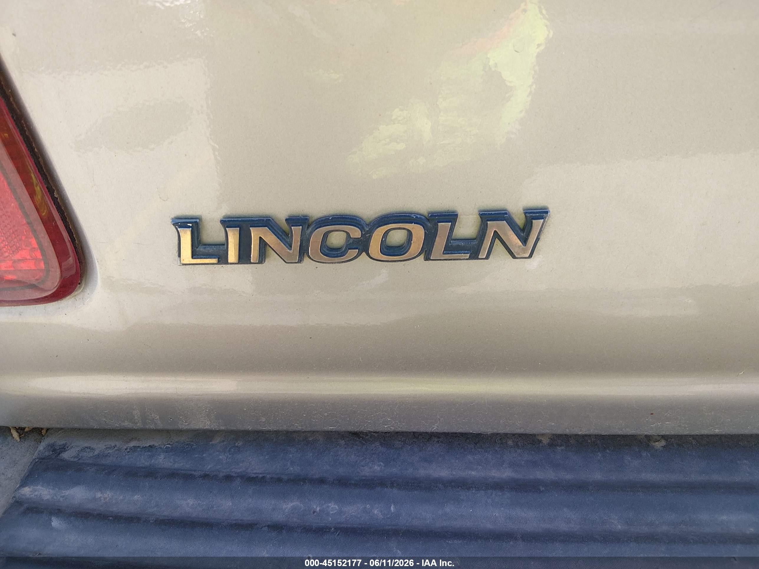 2000 Lincoln Navigator   Gold vin: 5LMPU28A5YLJ11271