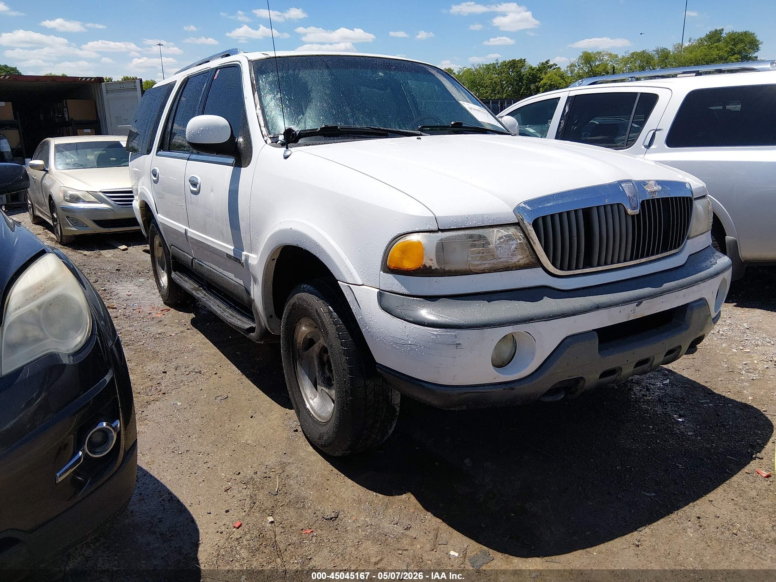 1999 Lincoln Navigator   White vin: 5LMPU28A7XLJ35389