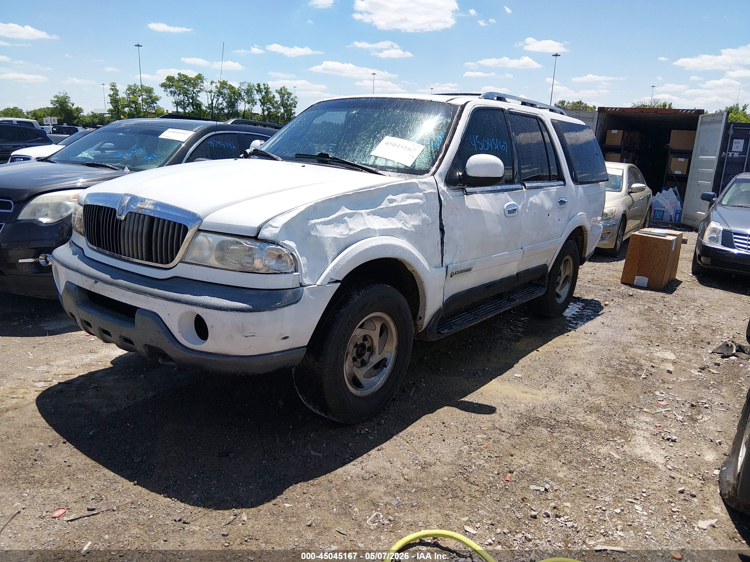 1999 Lincoln Navigator   White vin: 5LMPU28A7XLJ35389