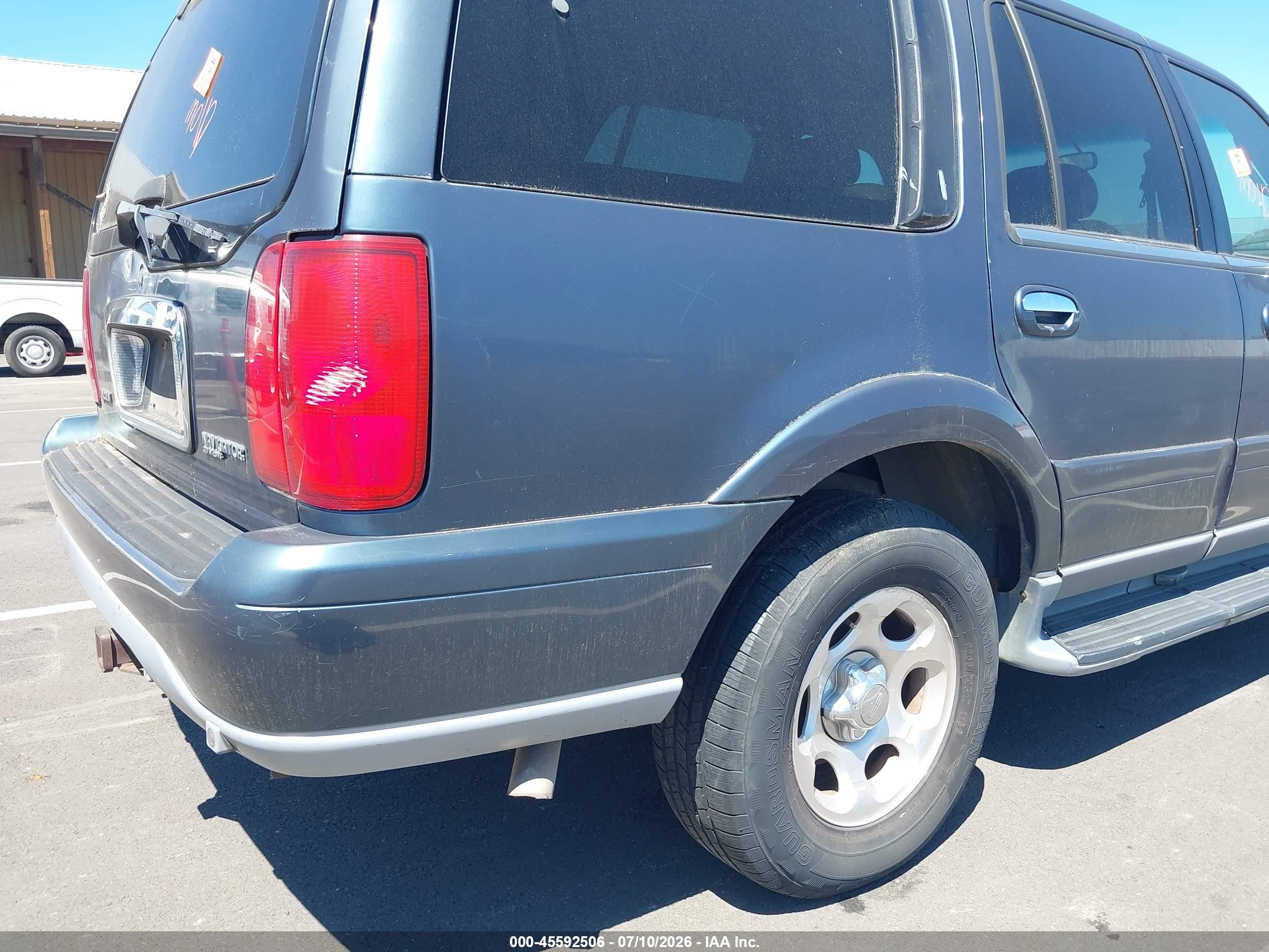 2000 Lincoln Navigator   Blue vin: 5LMPU28A9YLJ13203