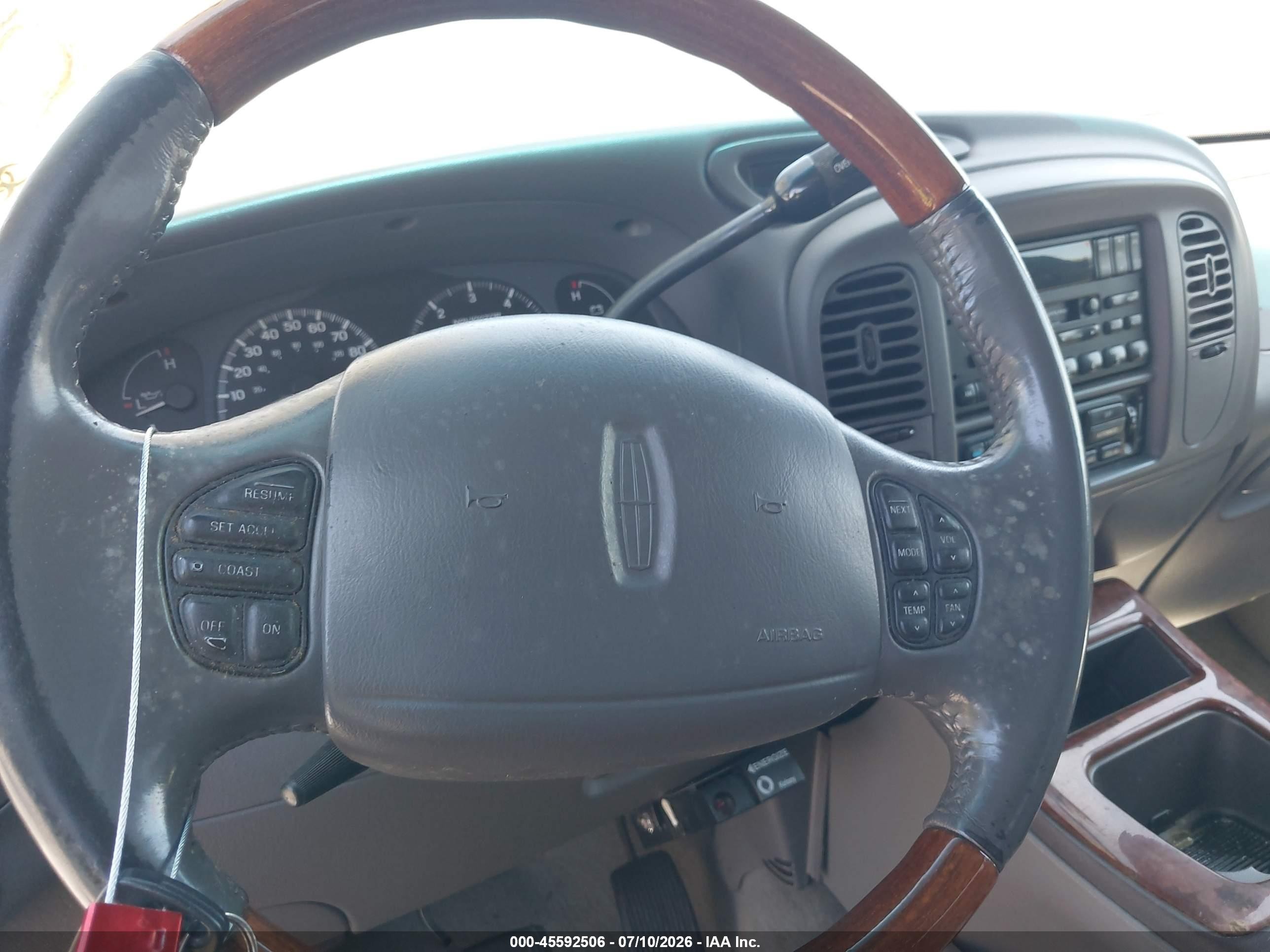 2000 Lincoln Navigator   Blue vin: 5LMPU28A9YLJ13203
