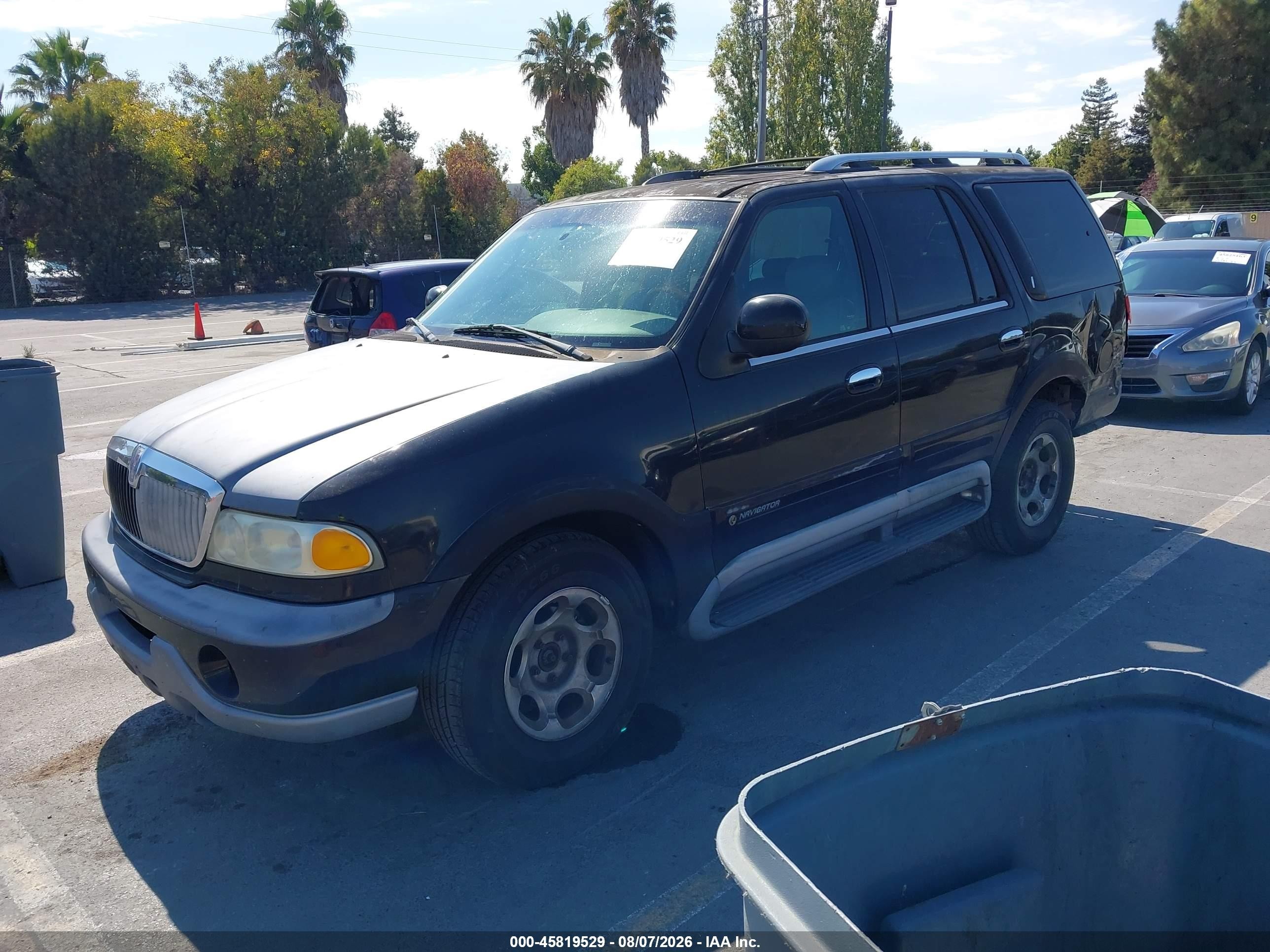 1998 Lincoln Navigator   Black vin: 5LMPU28L1WLJ17681