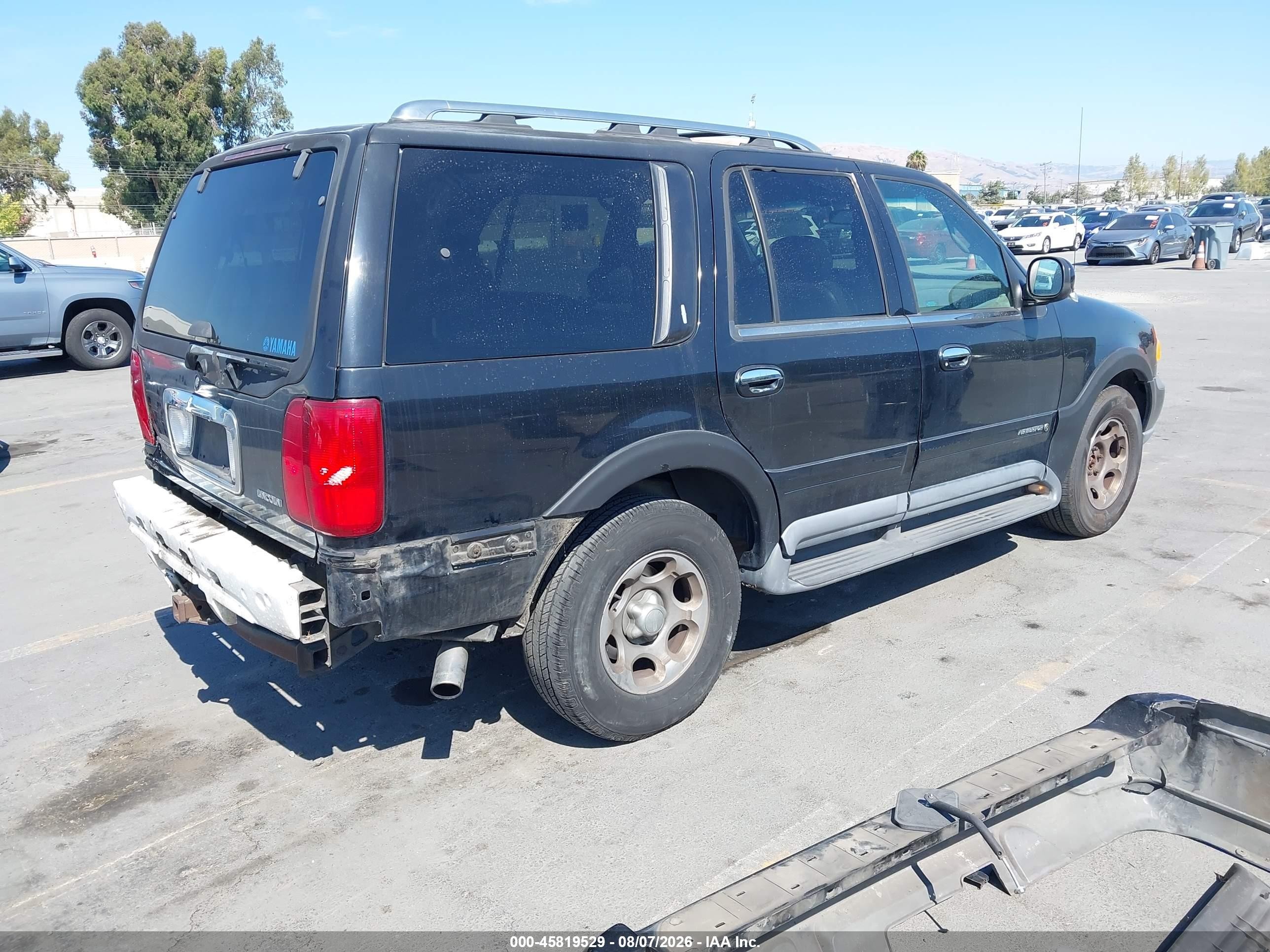 1998 Lincoln Navigator   Black vin: 5LMPU28L1WLJ17681