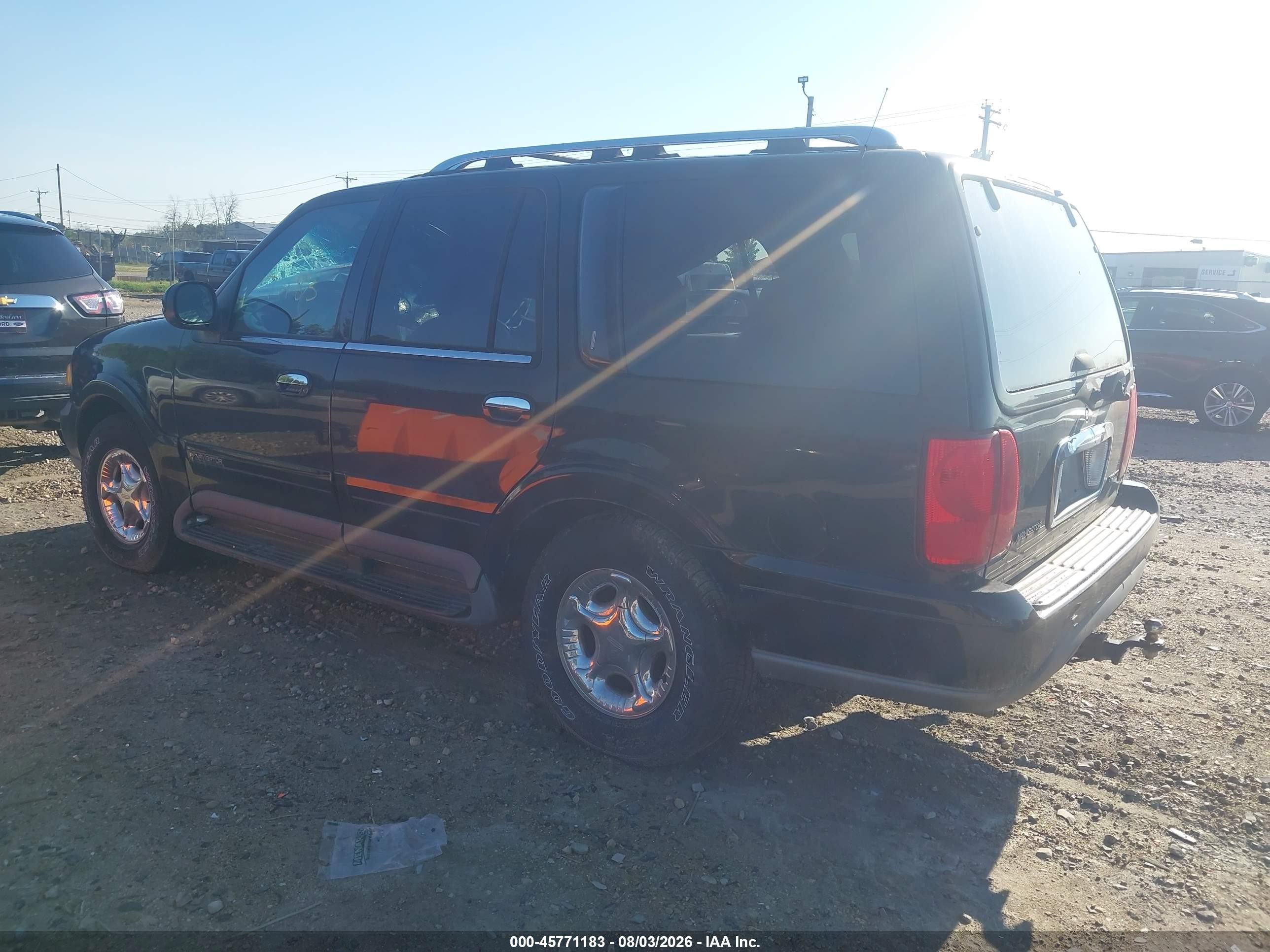 1999 Lincoln Navigator   Black vin: 5LMPU28L9XLJ06994