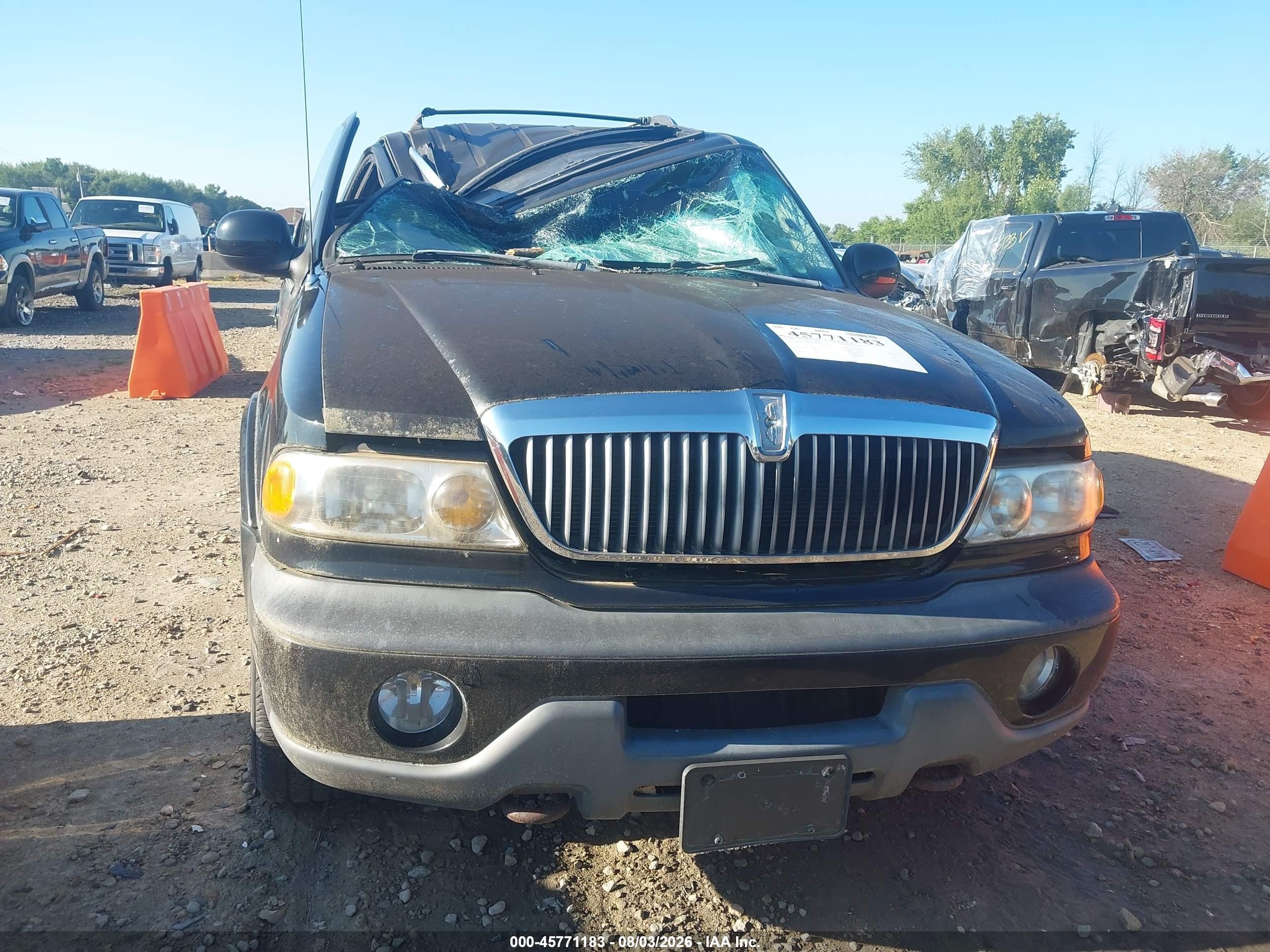 1999 Lincoln Navigator   Black vin: 5LMPU28L9XLJ06994