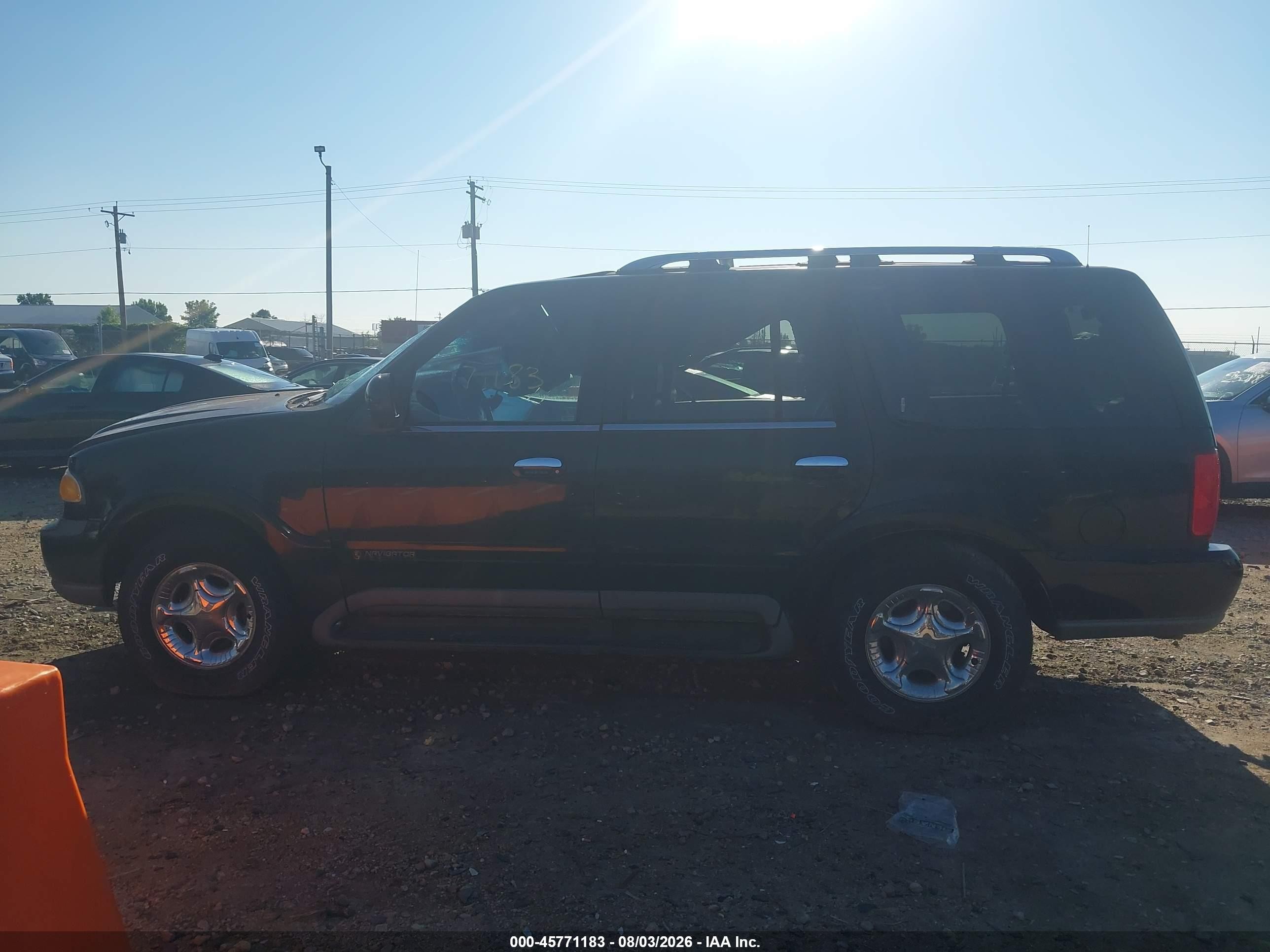 1999 Lincoln Navigator   Black vin: 5LMPU28L9XLJ06994