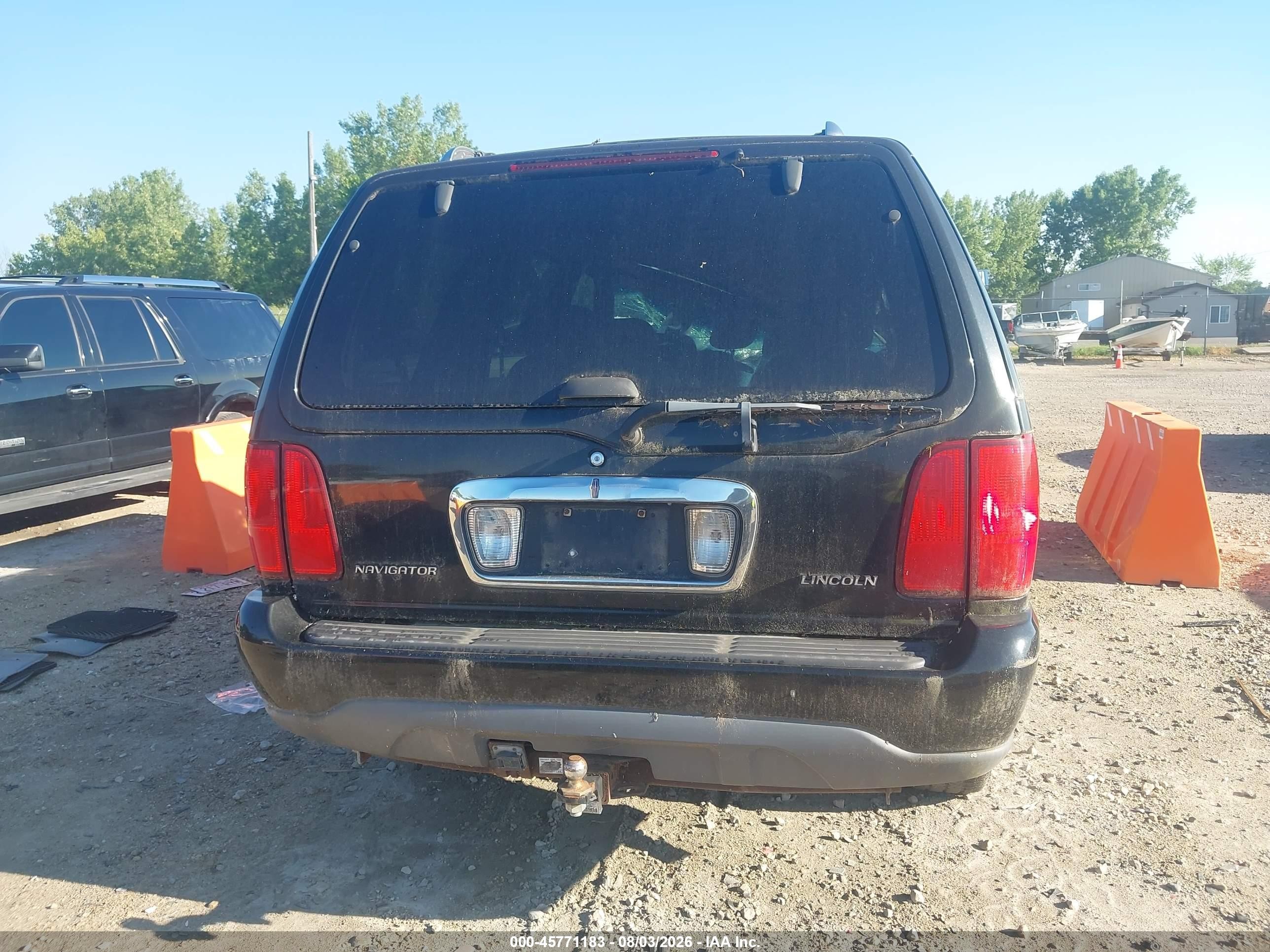 1999 Lincoln Navigator   Black vin: 5LMPU28L9XLJ06994