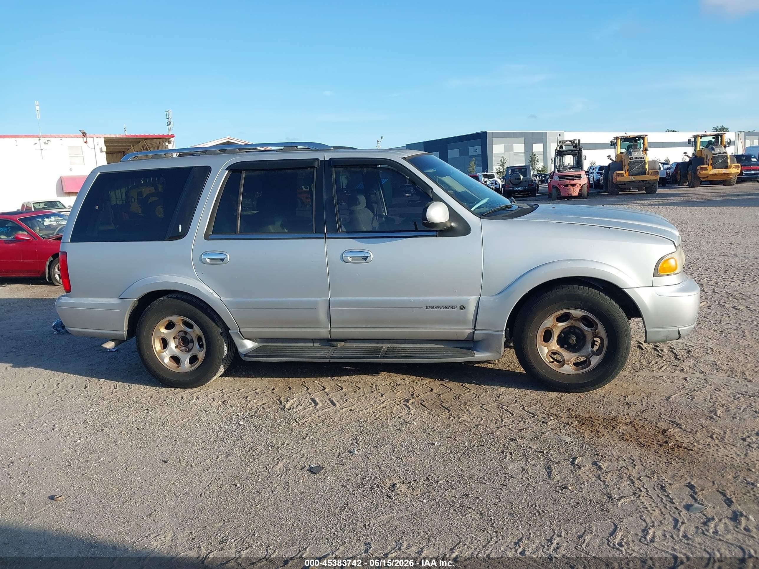 2000 Lincoln Navigator   Silver vin: 5LMRU27AXYLJ07730