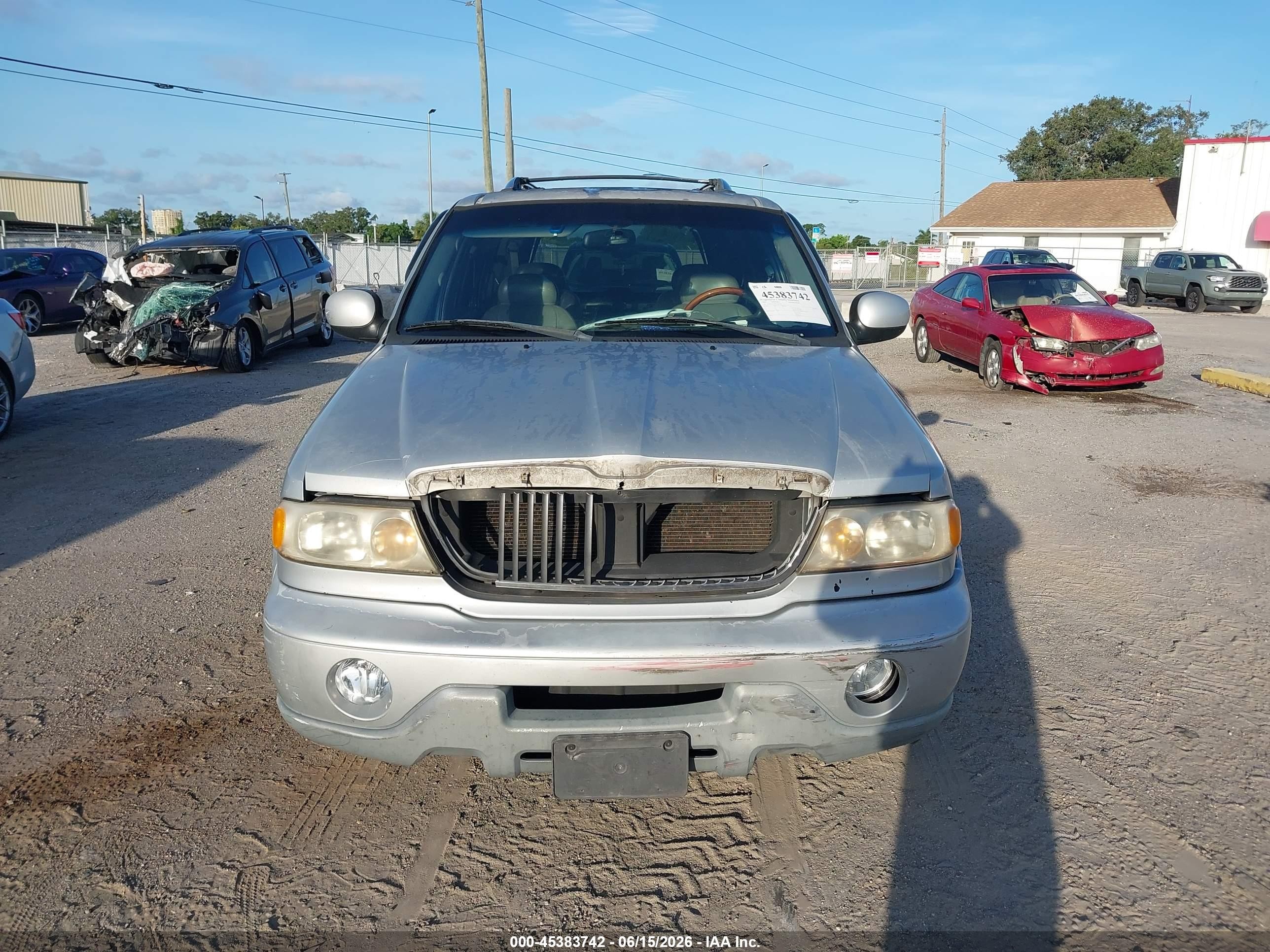 2000 Lincoln Navigator   Silver vin: 5LMRU27AXYLJ07730