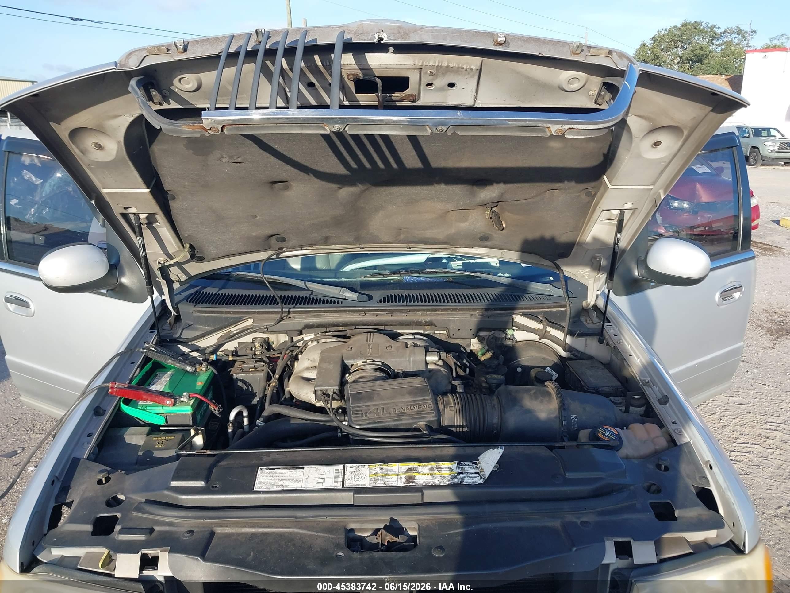 2000 Lincoln Navigator   Silver vin: 5LMRU27AXYLJ07730