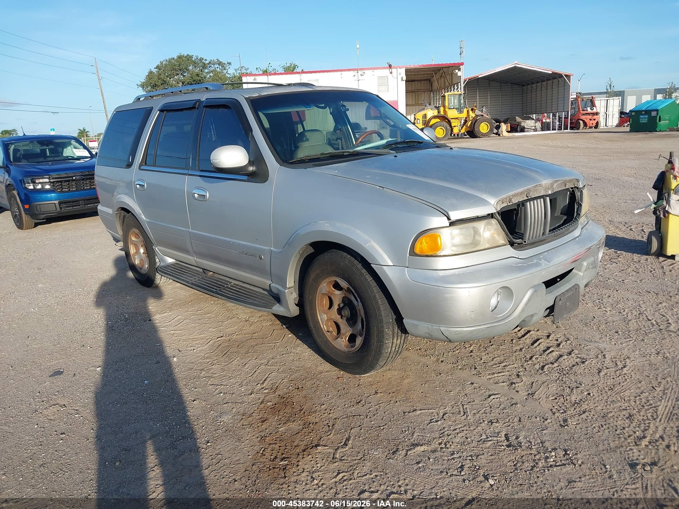 2000 Lincoln Navigator   Silver vin: 5LMRU27AXYLJ07730
