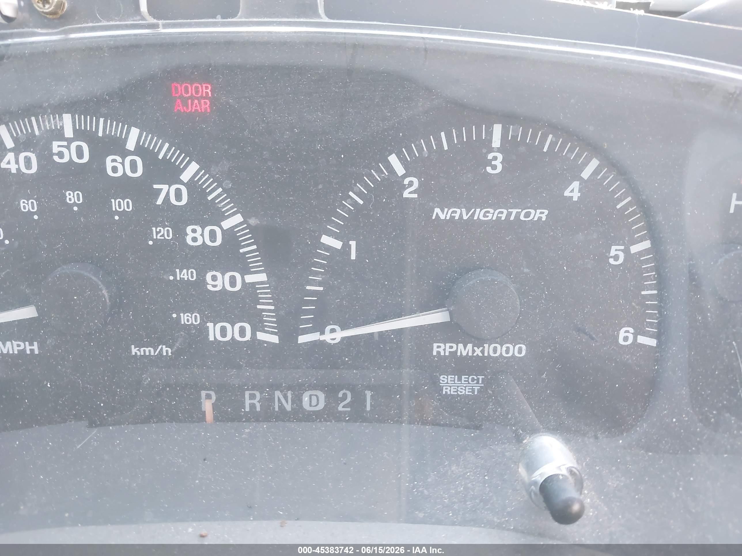 2000 Lincoln Navigator   Silver vin: 5LMRU27AXYLJ07730
