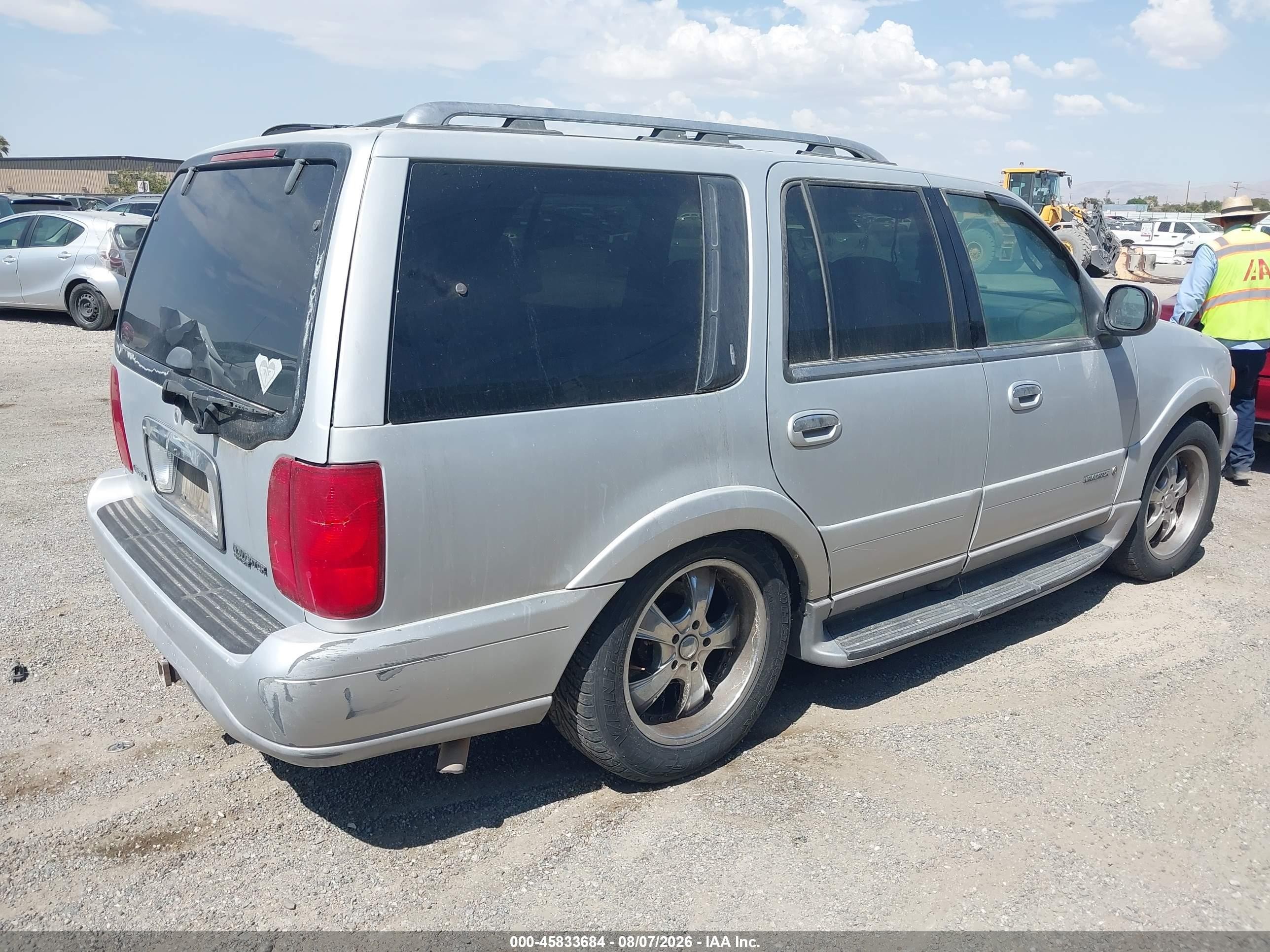 2000 Lincoln Navigator   Серебряный vin: 5LMRU27AXYLJ11048