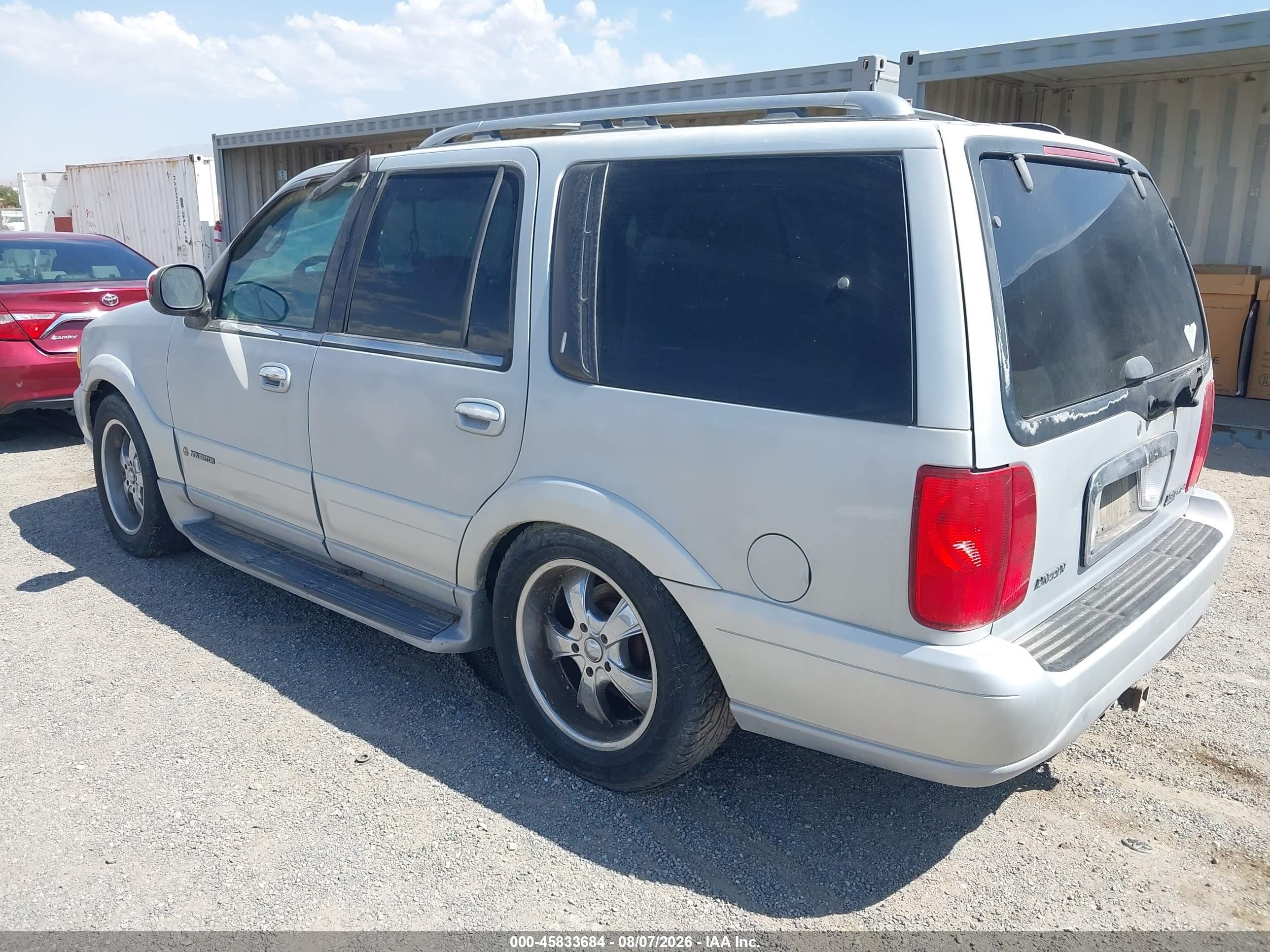 2000 Lincoln Navigator   Серебряный vin: 5LMRU27AXYLJ11048