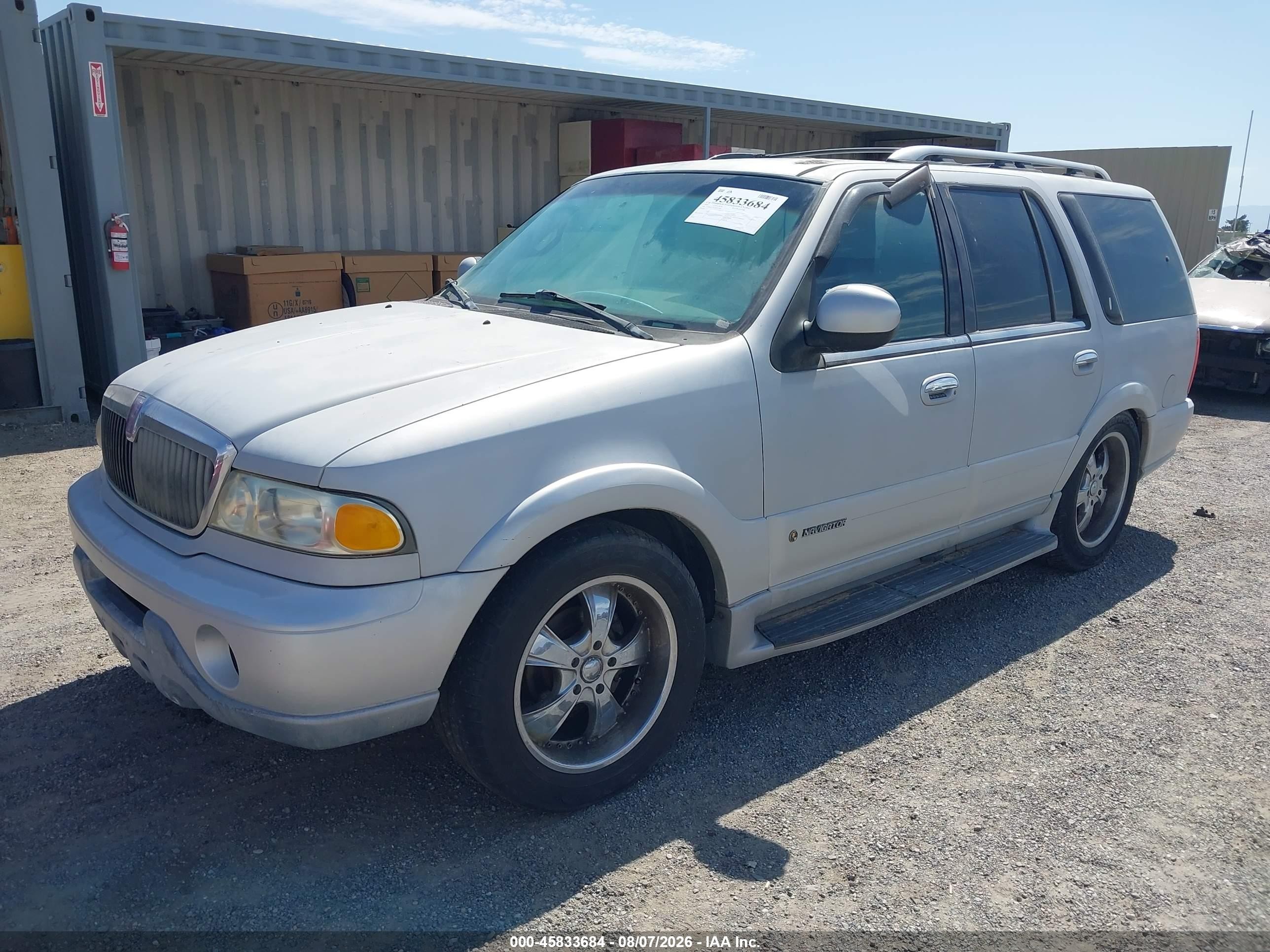 2000 Lincoln Navigator   Серебряный vin: 5LMRU27AXYLJ11048