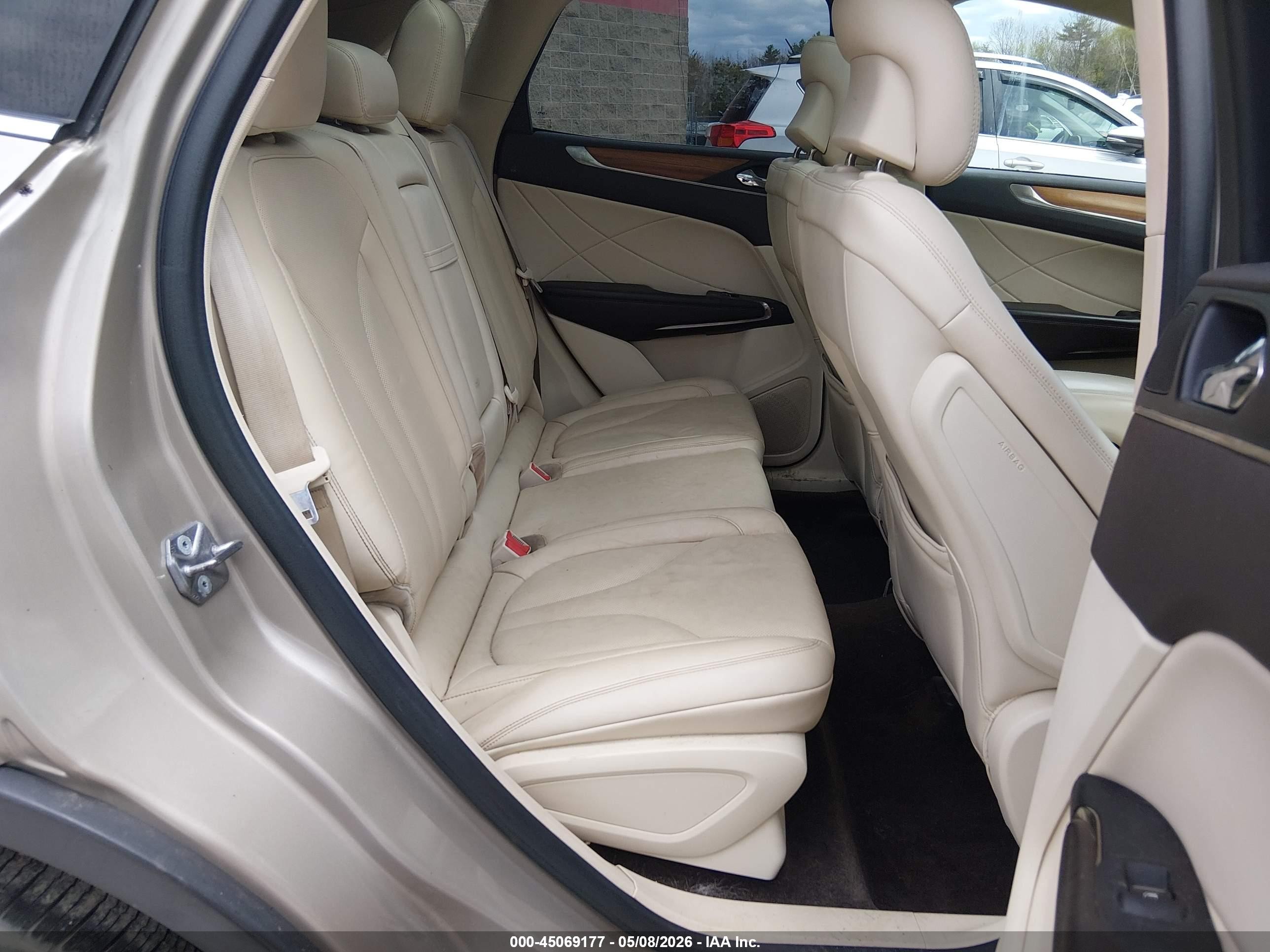 2015 Lincoln Mkc   Tan vin: 5LMTJ2AH1FUJ14903
