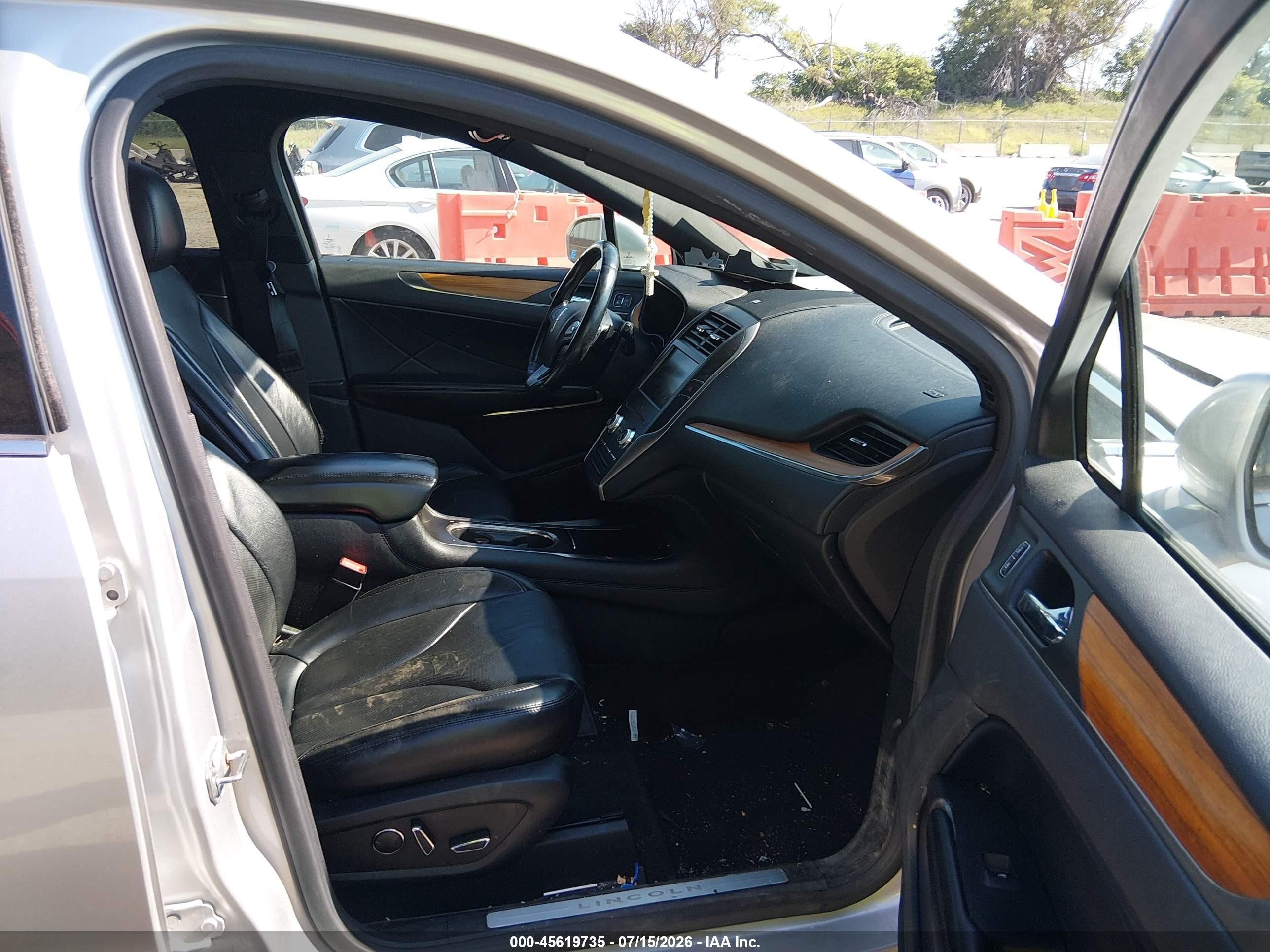 2015 Lincoln Mkc   Silver vin: 5LMTJ2AH1FUJ37842