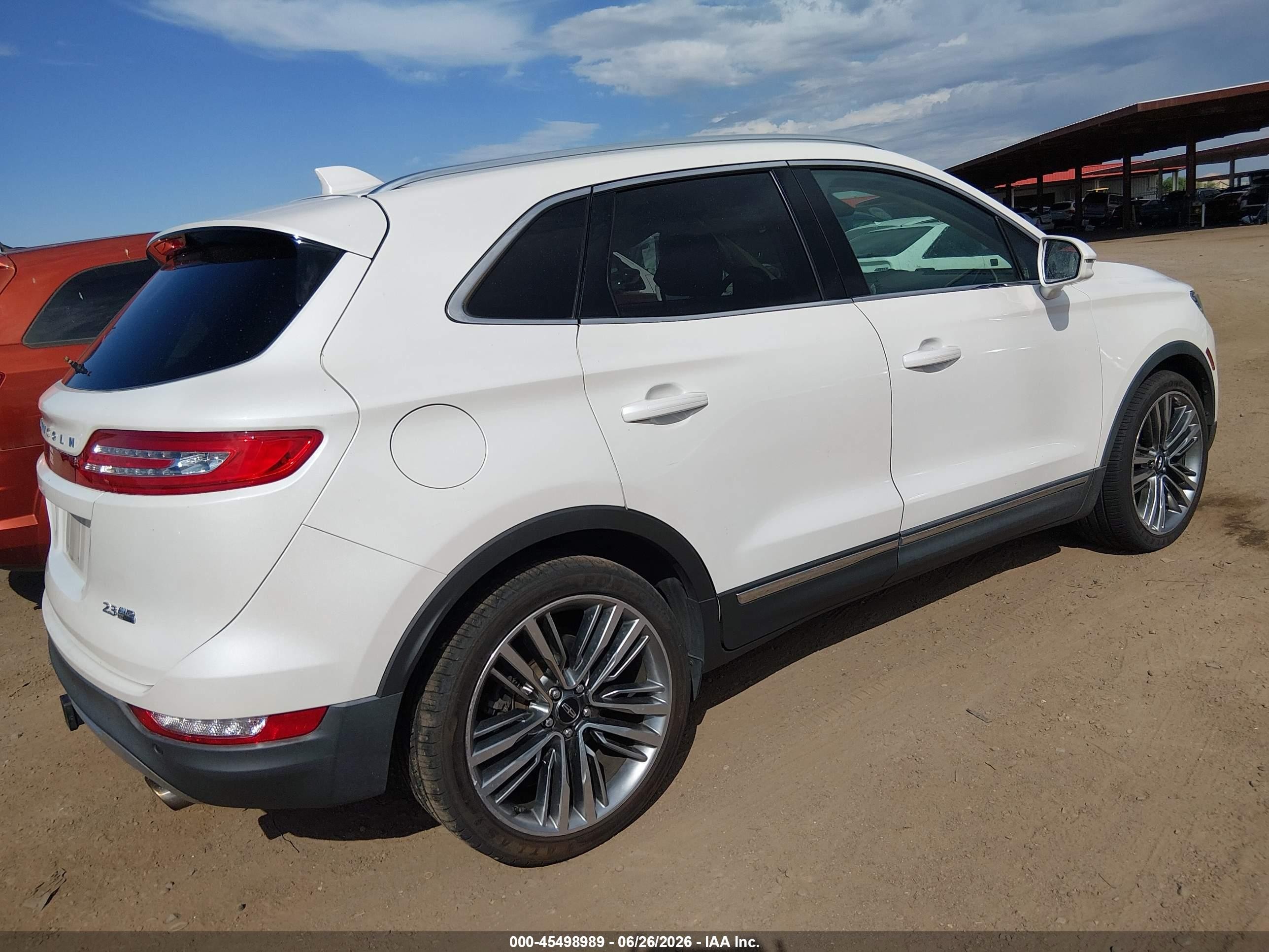 2015 Lincoln Mkc   Cream vin: 5LMTJ2AH2FUJ26106