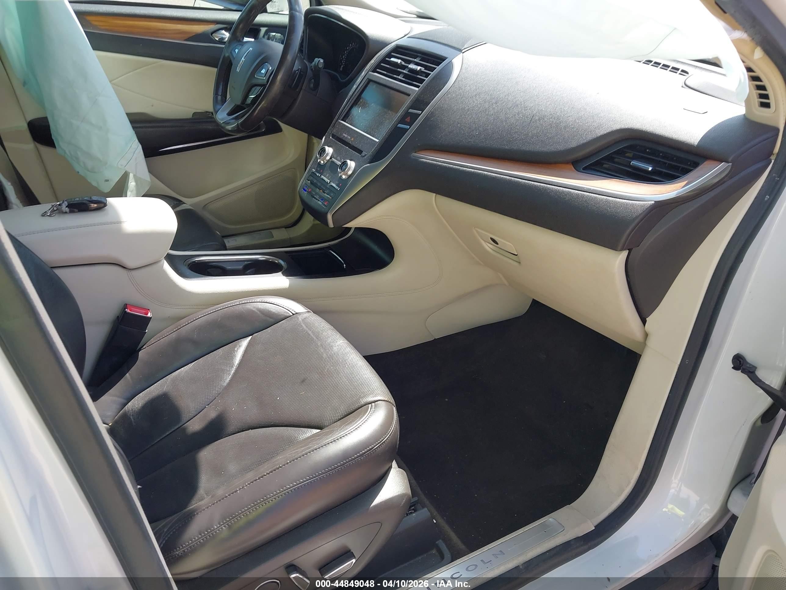 2015 Lincoln Mkc   White vin: 5LMTJ2AH3FUJ15843