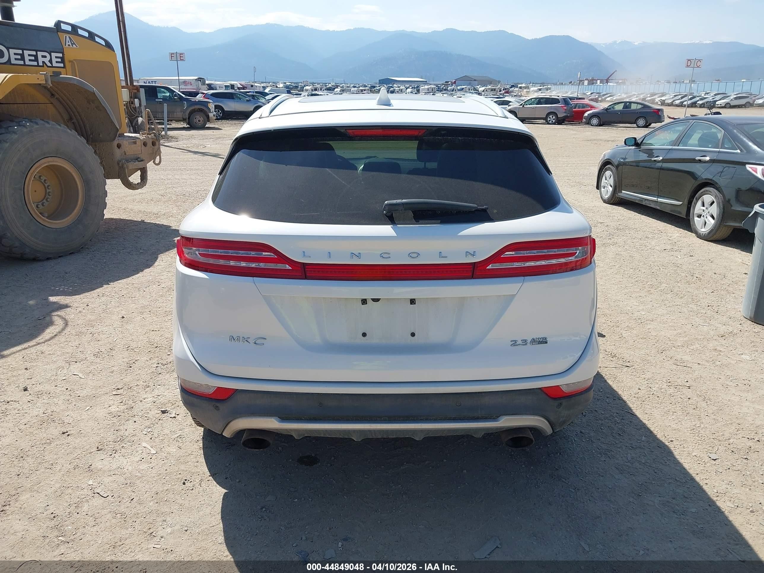 2015 Lincoln Mkc   White vin: 5LMTJ2AH3FUJ15843